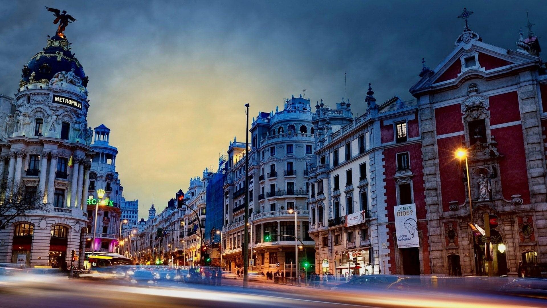 Madrid now. Испания Мадрид. Испания Мадрид зимой. Мадрид Испания достопримечательности. Мадрид здание Метрополис.