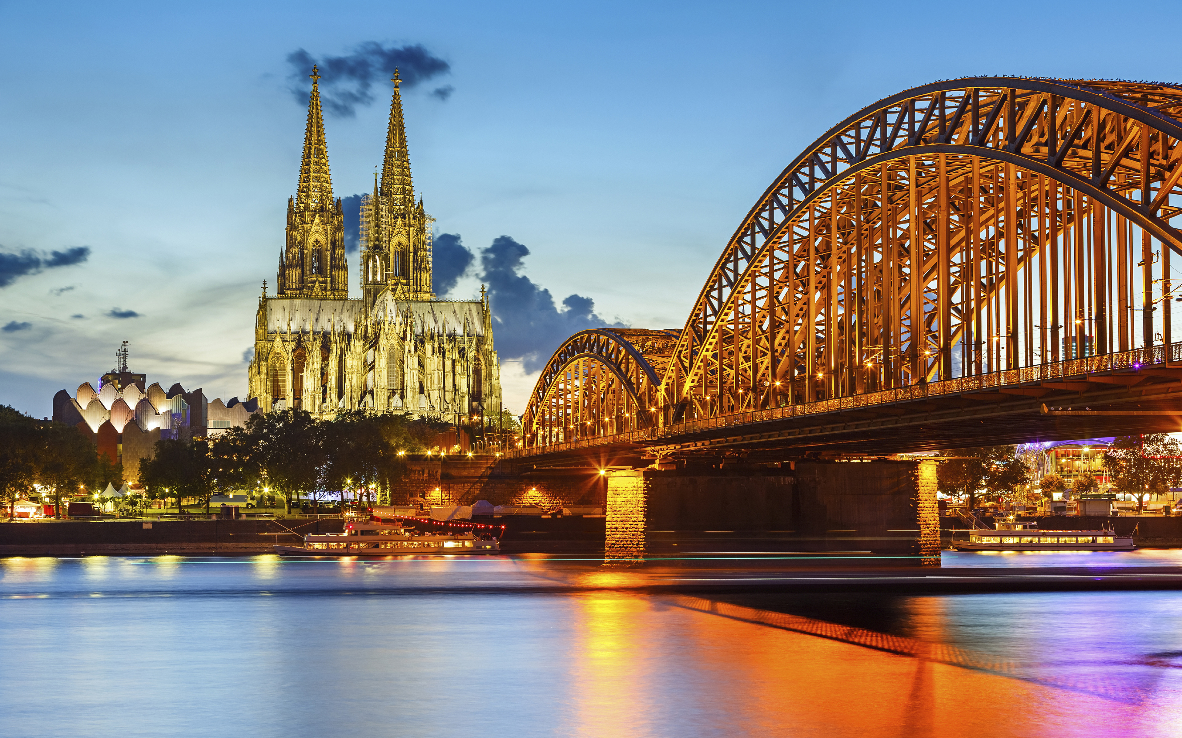 Cologne Cathedral and Hohenzollern Bridge, Cologne, Germany загрузить
