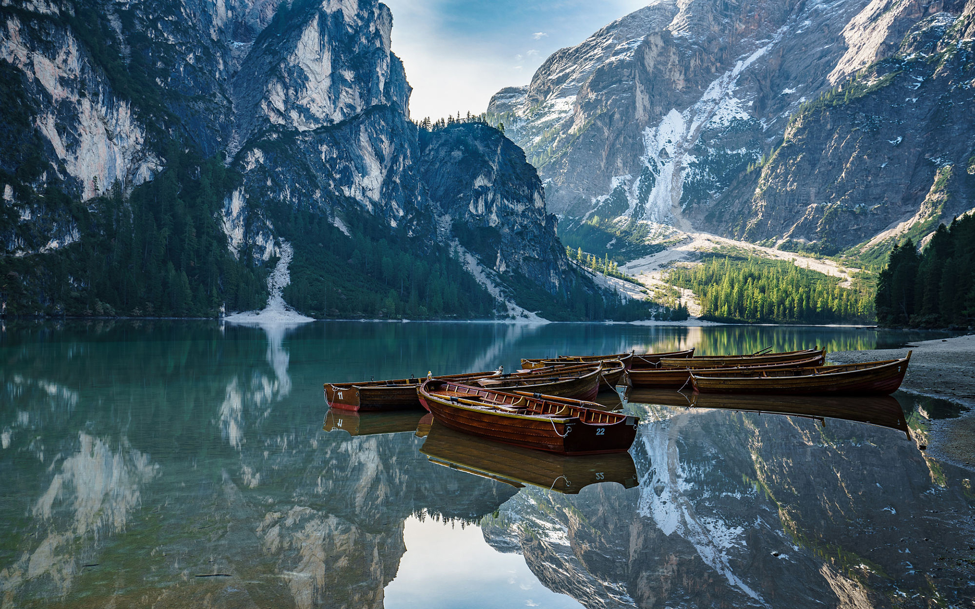 Lago di Braies осенью