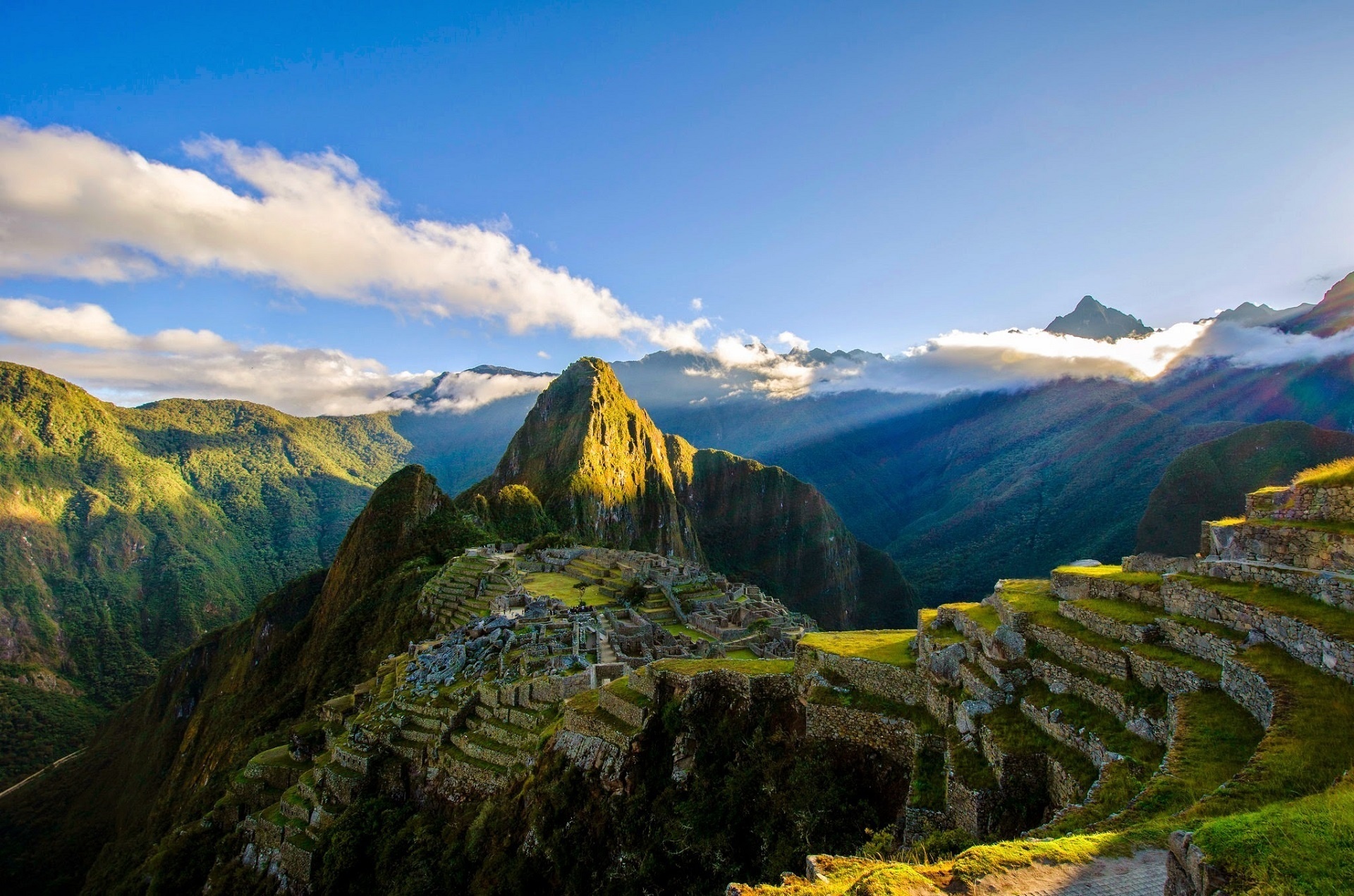 Южная америка. Мачу-Пикчу в Андах. Перу гора Мачу Пикчу. Южная Америка  гора Мачу-Пикчу. Чили Мачу Пикчу.