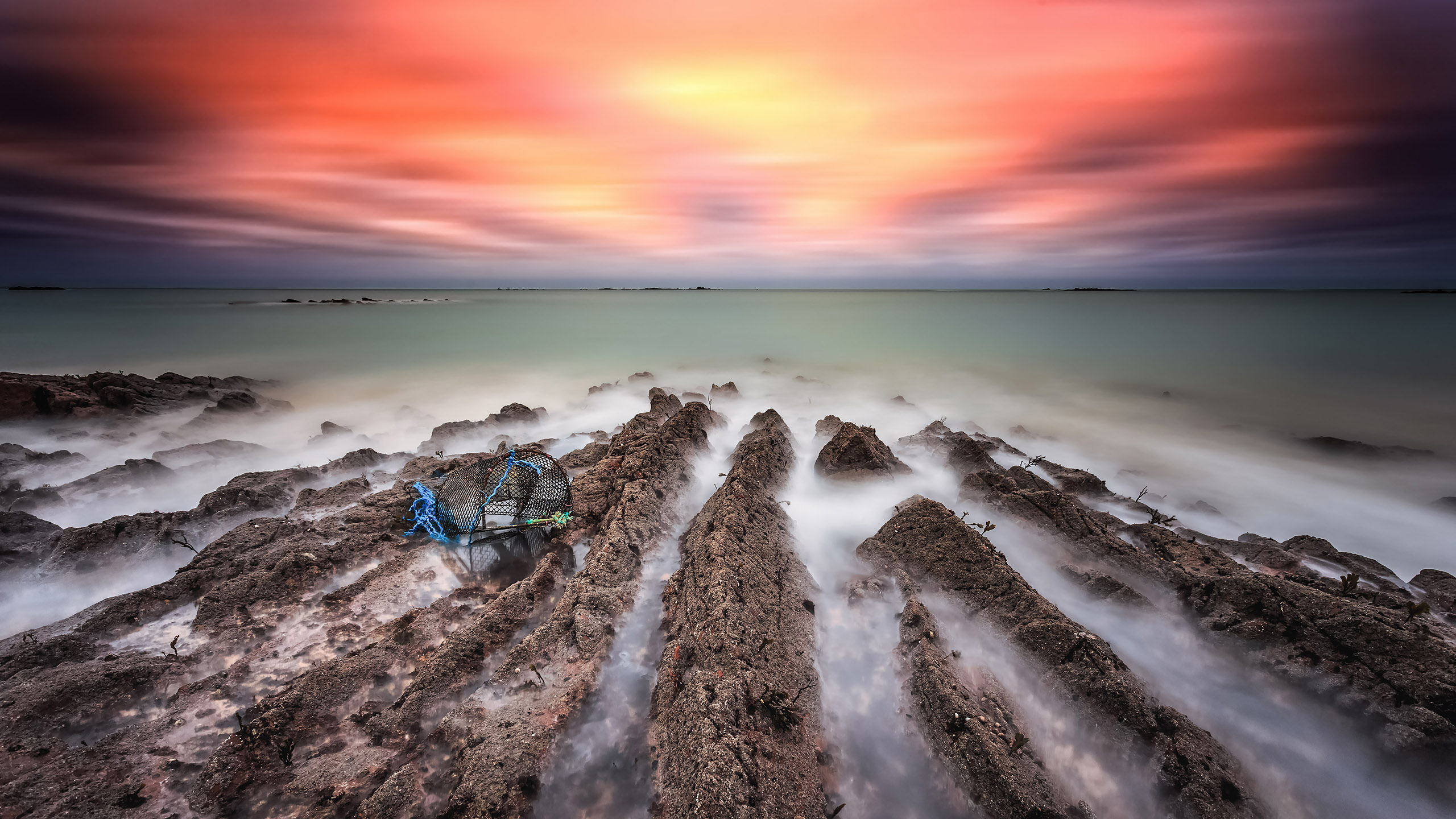 Обои берег, закат, море, франция, бретань, ludovic lagadec, lanruen beach, shore, sunset, sea, france, brittany разрешение 2560x1440 Загрузить