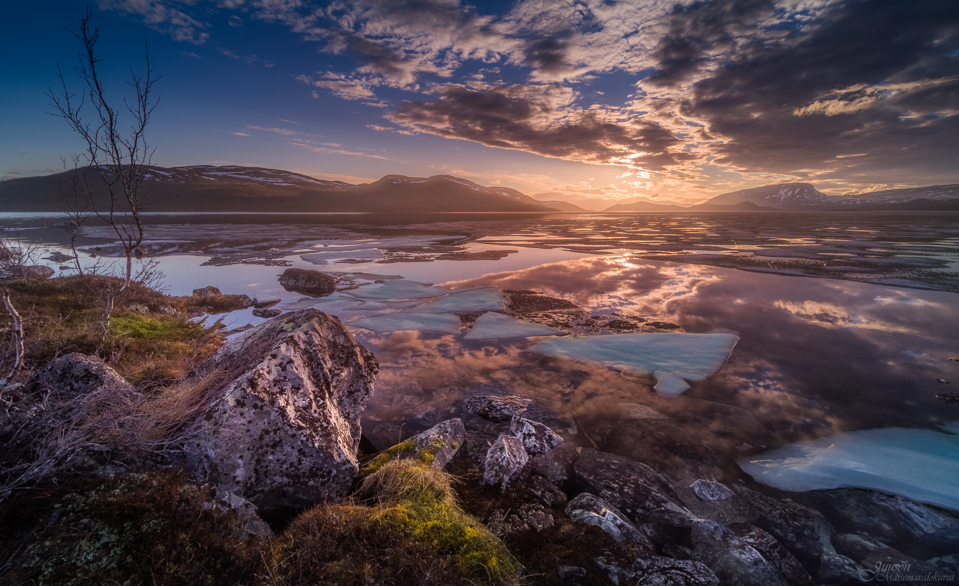 Обои небо, облака, вода, озеро, горы, природа, финляндия, juuso oikarinen, the sky, clouds, water, lake, mountains, nature, finland разрешение 1920x1174 Загрузить