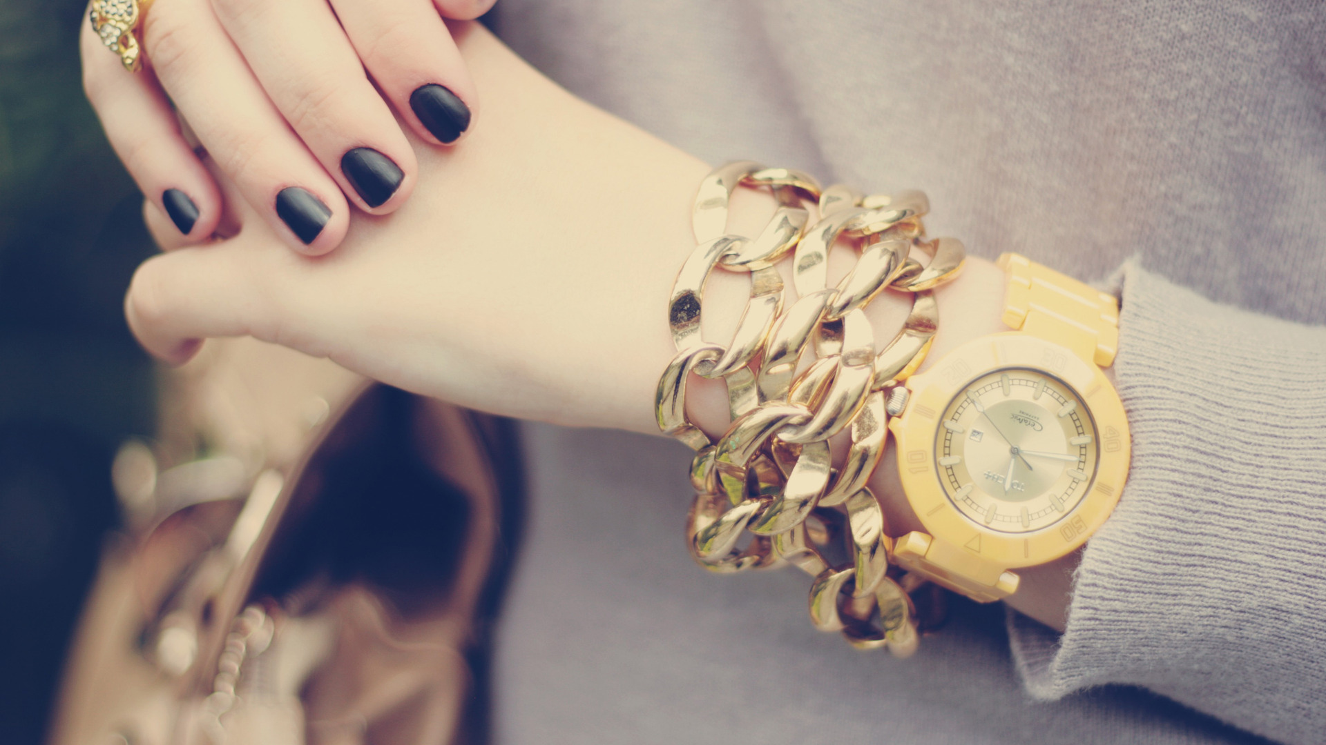 Обои украшения, девушка, часы, руки, маникюр, decoration, girl, watch, hands, manicure разрешение 1920x1080 Загрузить
