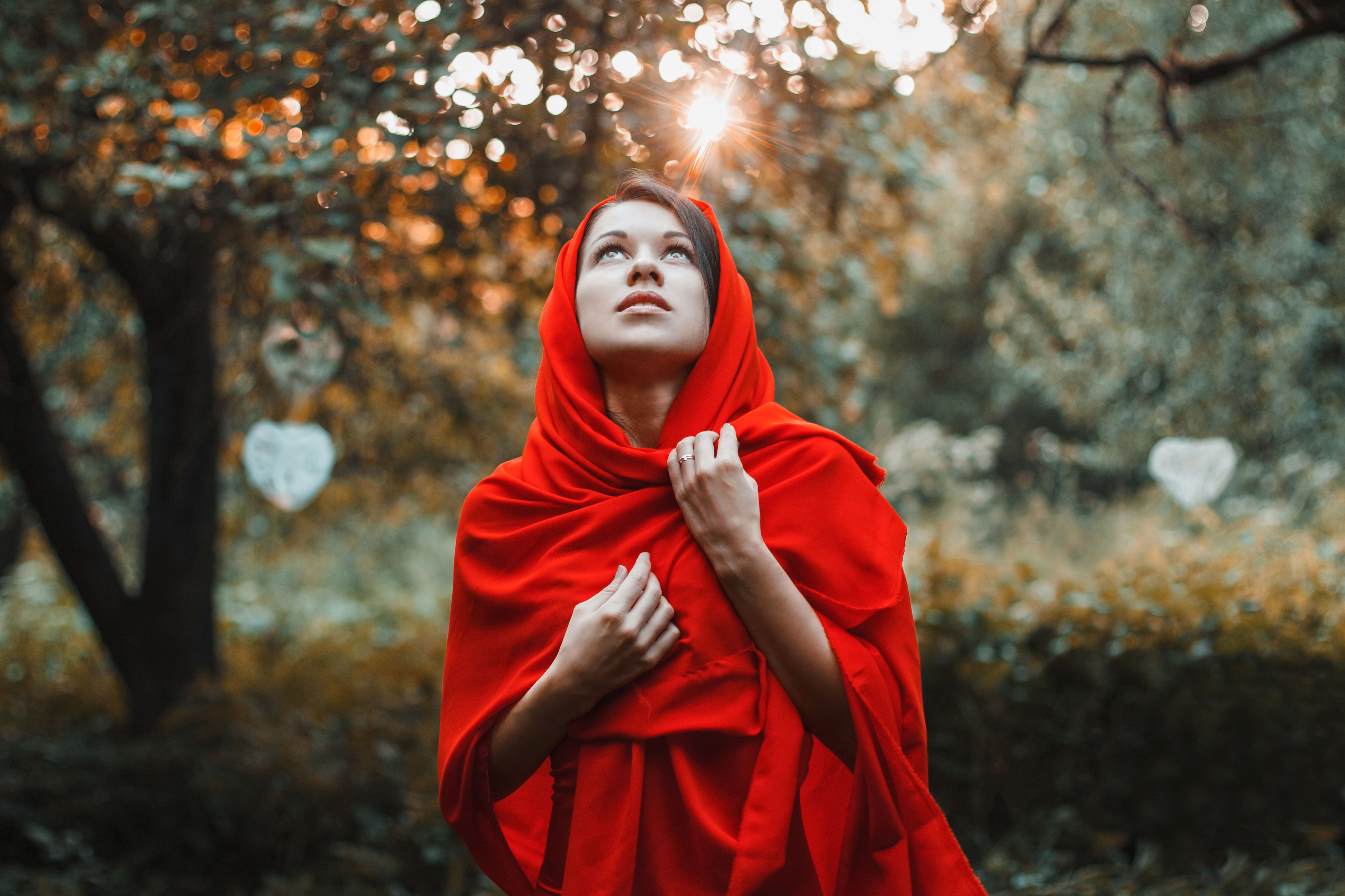 Девушка в Красном платке