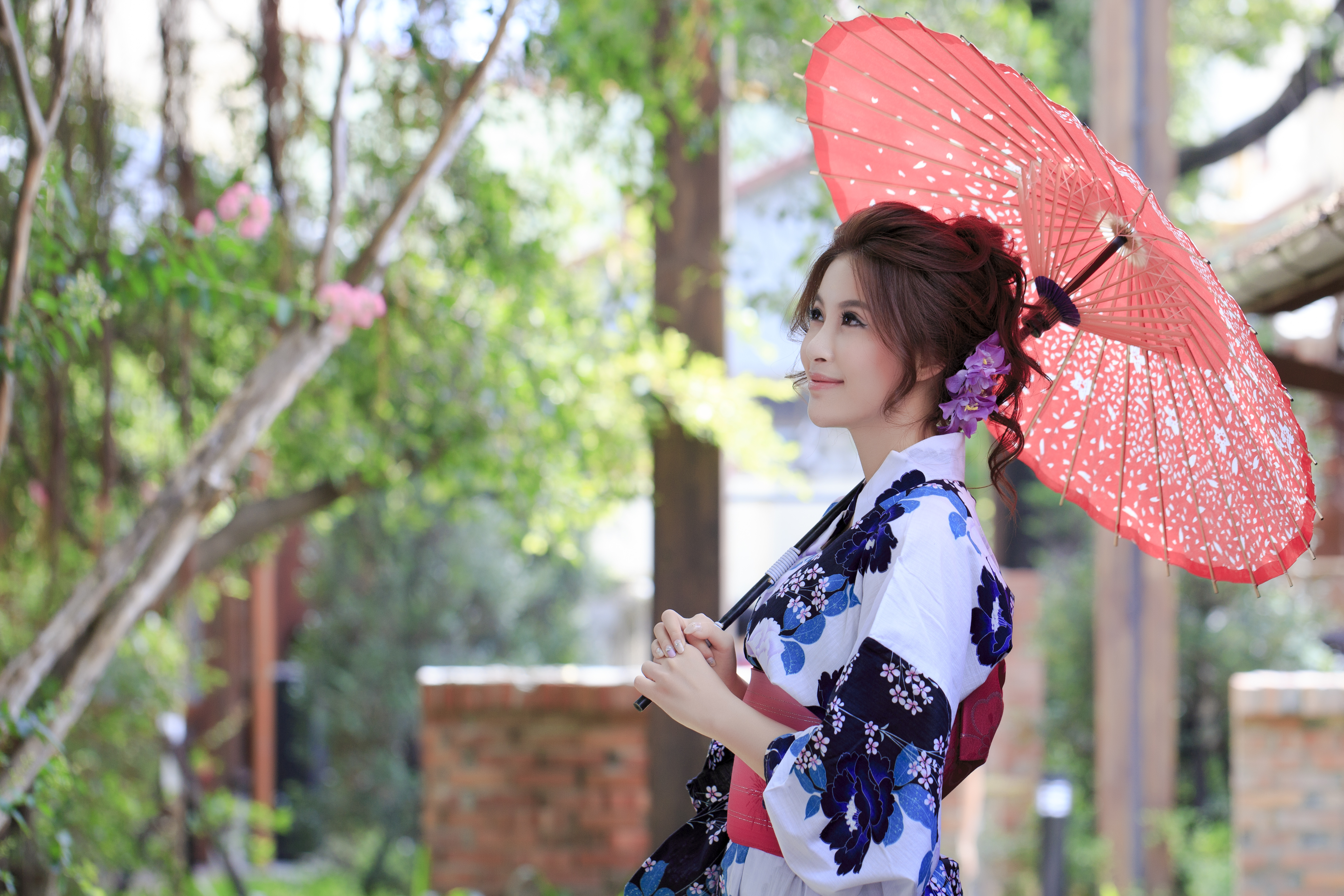 Как называют девушку в японии. Японка в кимоно. Фотосессия в японском стиле. Япония летом. Японка с зонтиком.