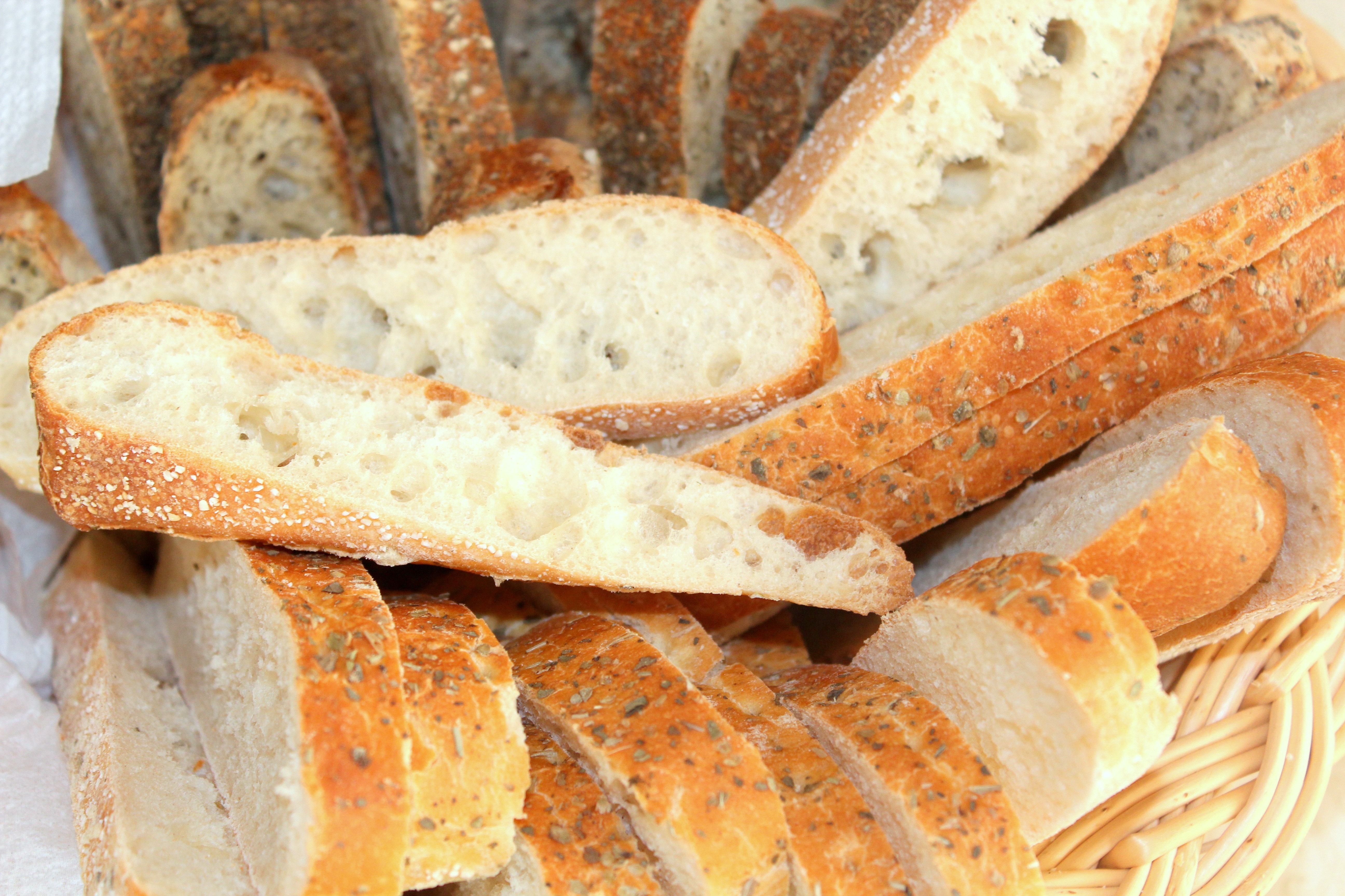 Копченый хлеб. Хлеб Фокачча. Итальянские хлебобулочные изделия. Жареные хлебобулочные изделия. Хлеб лепешка.