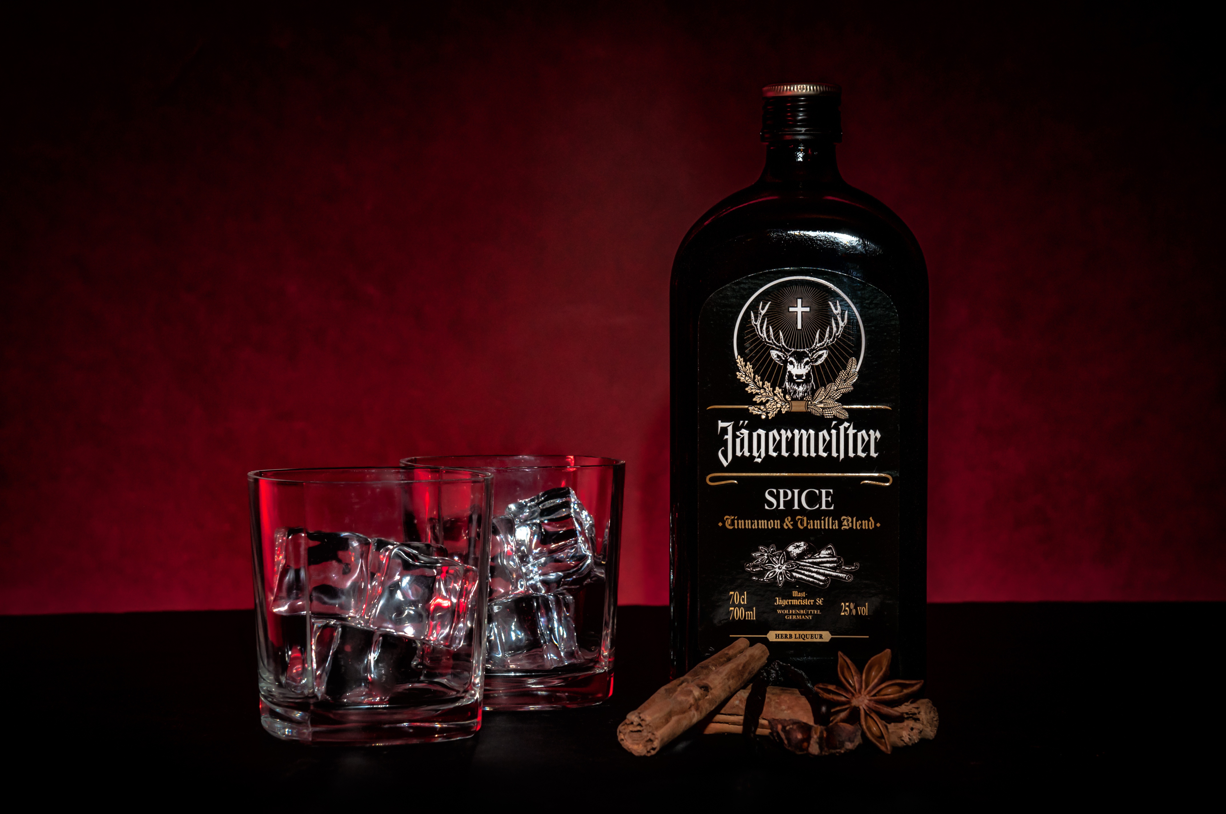 Обои корица, стол, стаканы, бутылка, алкоголь, ликер, jägermeister, cinnamon, table, glasses, bottle, alcohol, liqueur разрешение 4288x2848 Загрузить