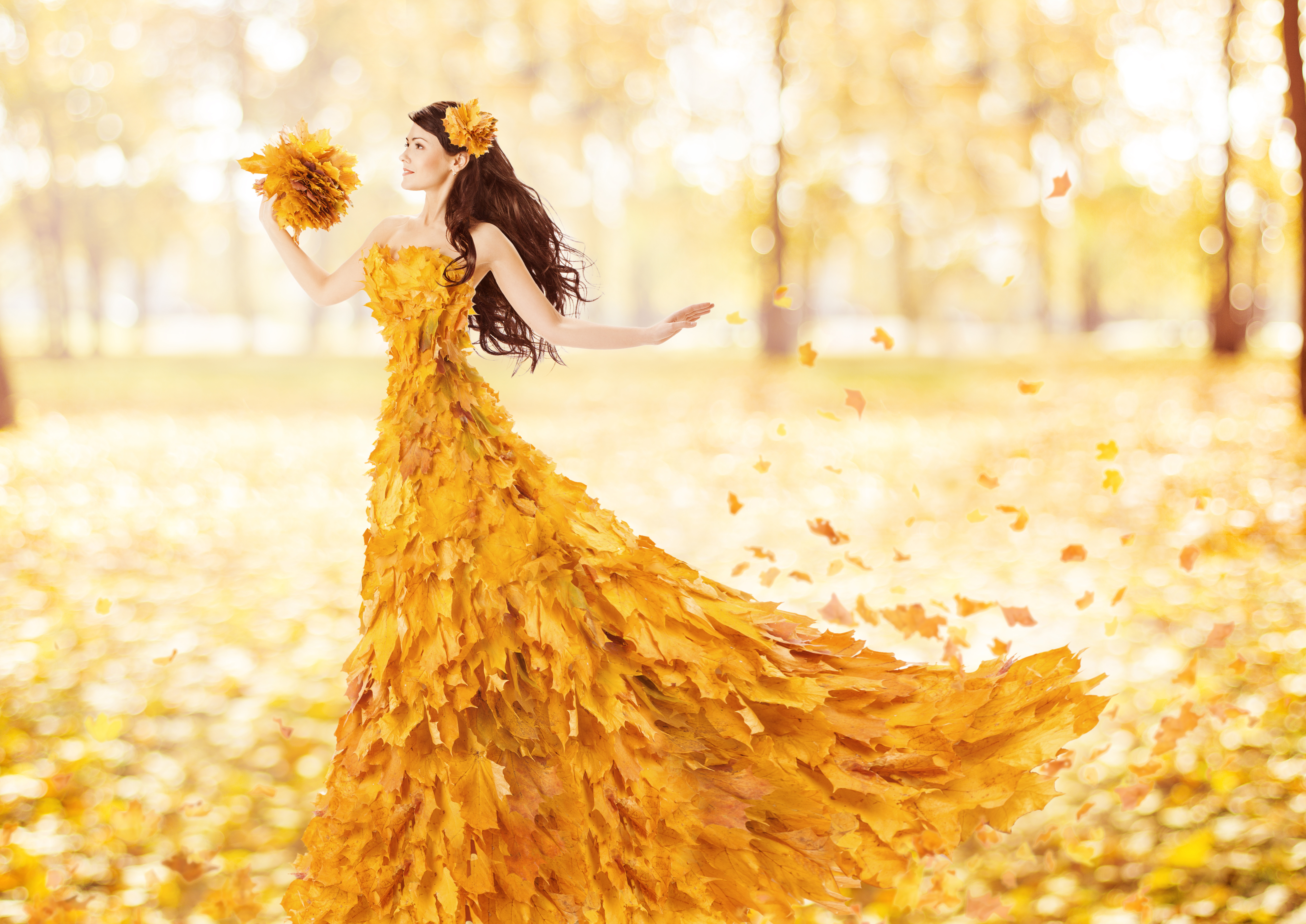 Желтые как листья что приносит осень волосы твои