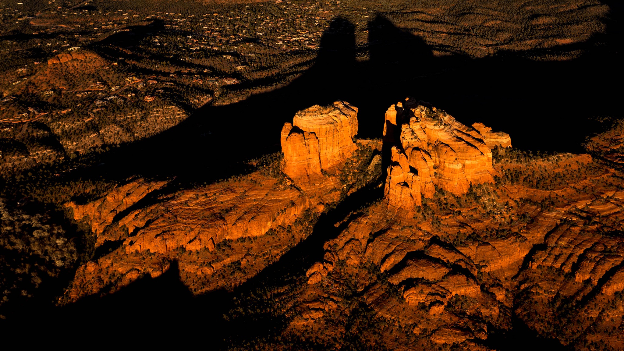 Обои горы, скалы, закат, тень, сша, аризона, катедрал рок, mountains, rocks, sunset, shadow, usa, az, cathedral rock разрешение 2048x1152 Загрузить