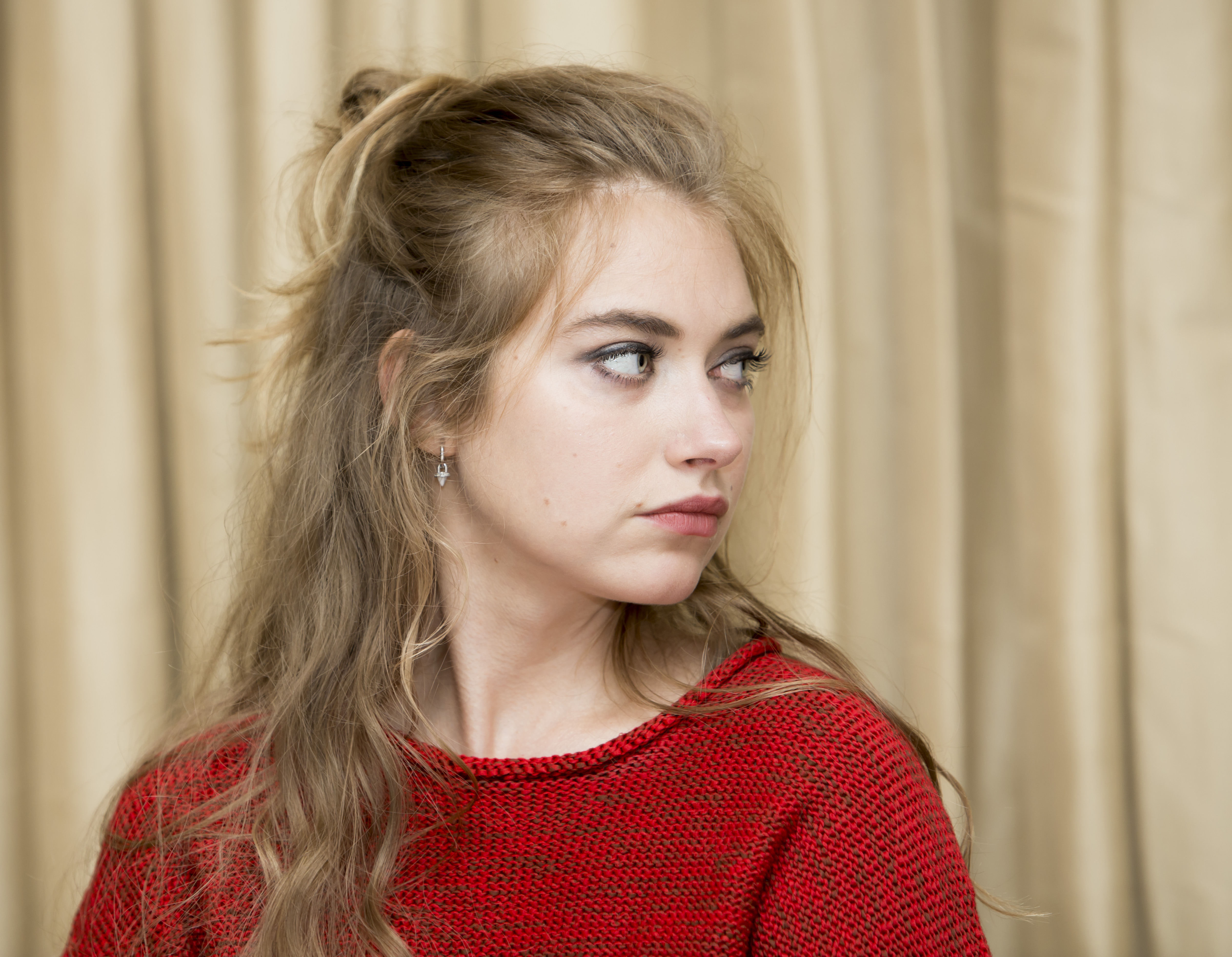 Обои девушка, взгляд, волосы, лицо, имоджен путс, girl, look, hair, face, imogen poots разрешение 5050x3921 Загрузить