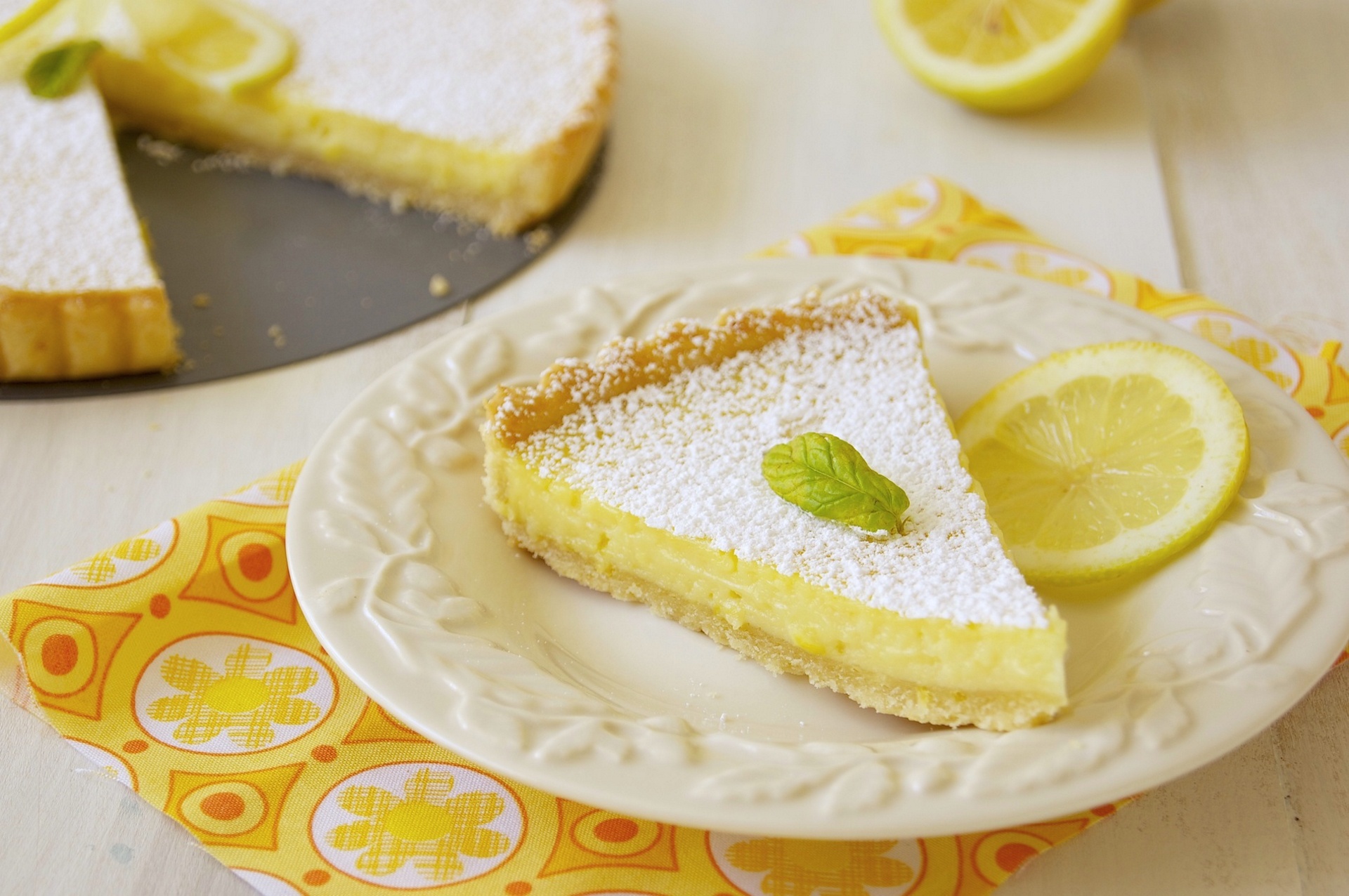 Торт в домашних условиях с лимоном. Трехслойный лимонник(лимонный пирог). Десерт лимонный тарт. Шобутинская лимонный пирог.