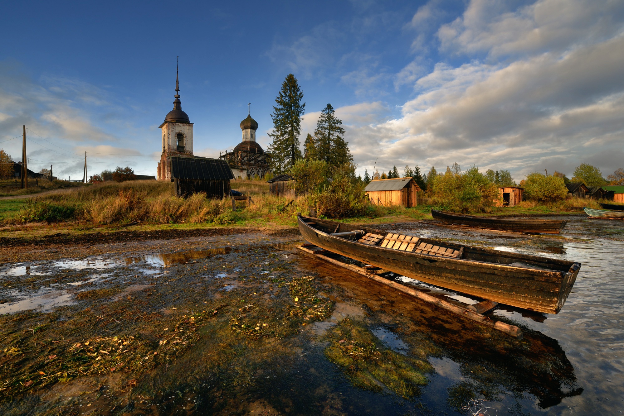 Обои озеро, храм, лодки, поселок, архангельская область, лёкшмозеро, lake, temple, boats, the village, arkhangelsk oblast, lekshmozero разрешение 2000x1335 Загрузить