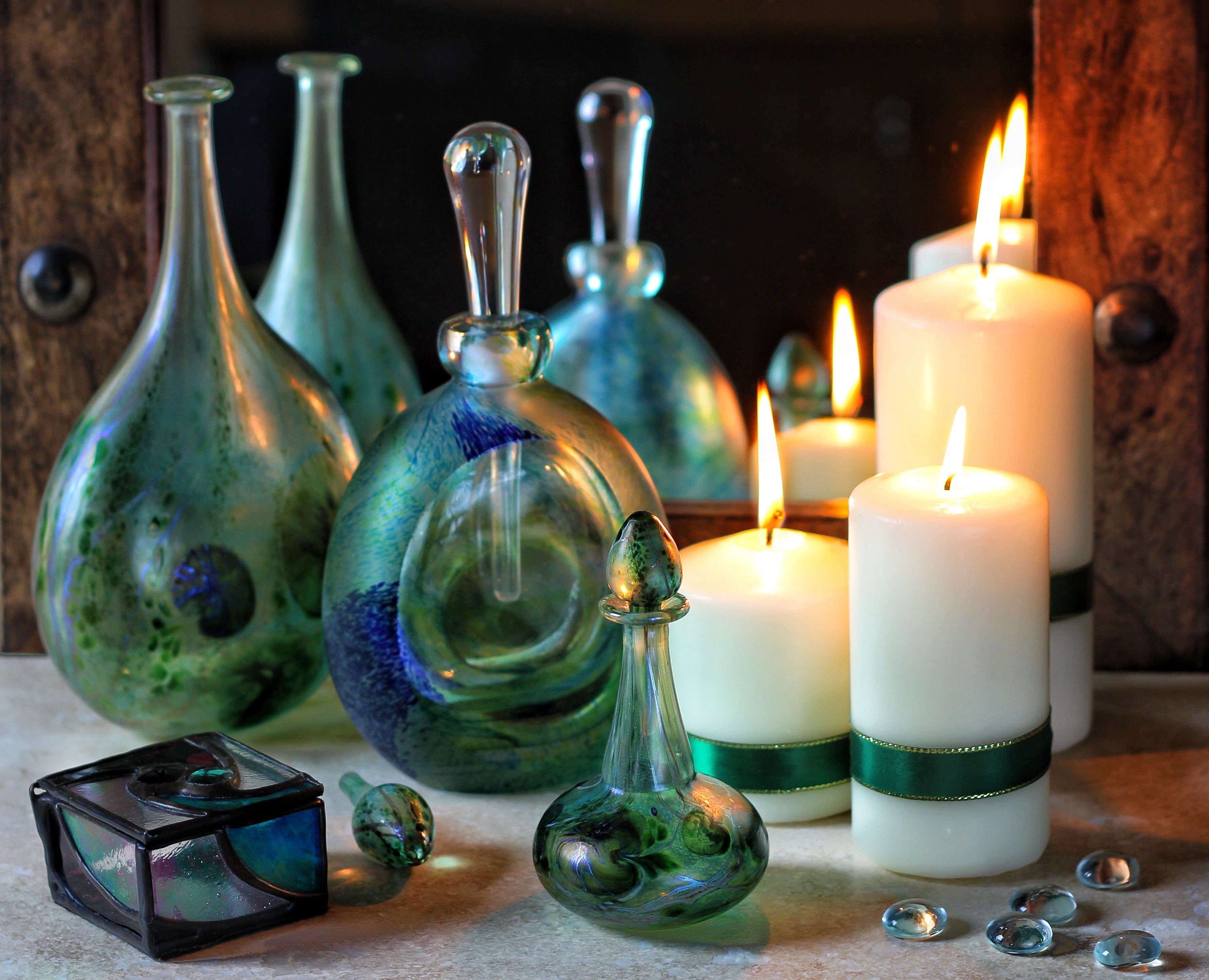 Обои свечи, стекло, бутылки, натюрморт, candles, glass, bottle, still life разрешение 3563x2889 Загрузить