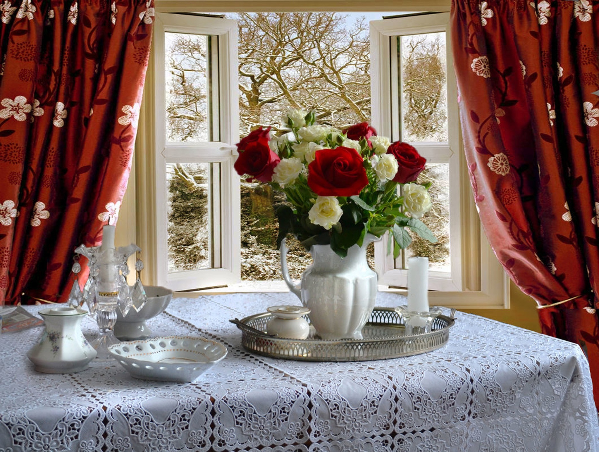 День домашнего тепла и уюта. Розы на зимнем окне. Цветы на окне. Окно с цветами. Цветы на зимнем окне.