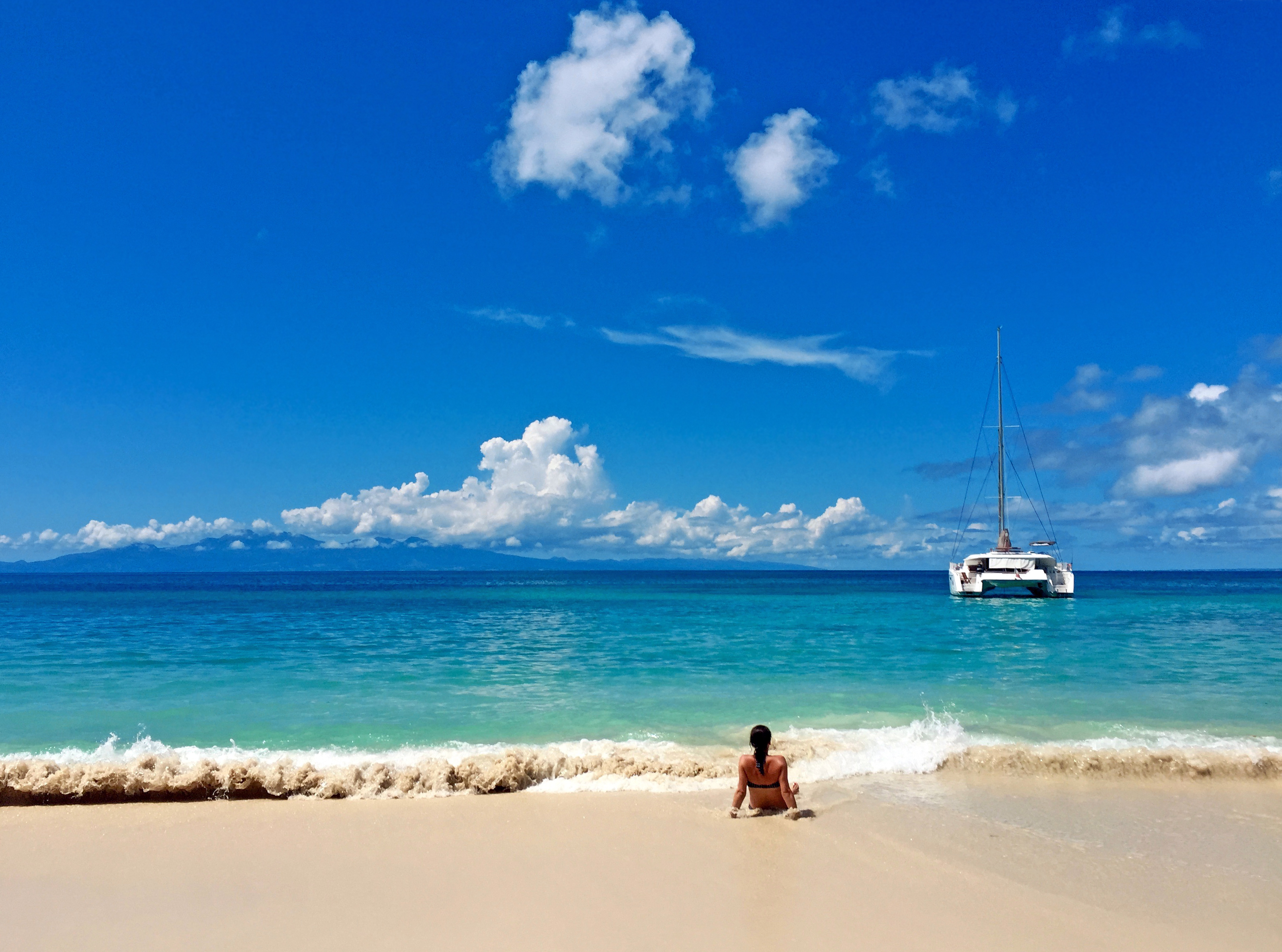 Обои девушка, море, пляж, яхта, girl, sea, beach, yacht разрешение 3220x2392 Загрузить