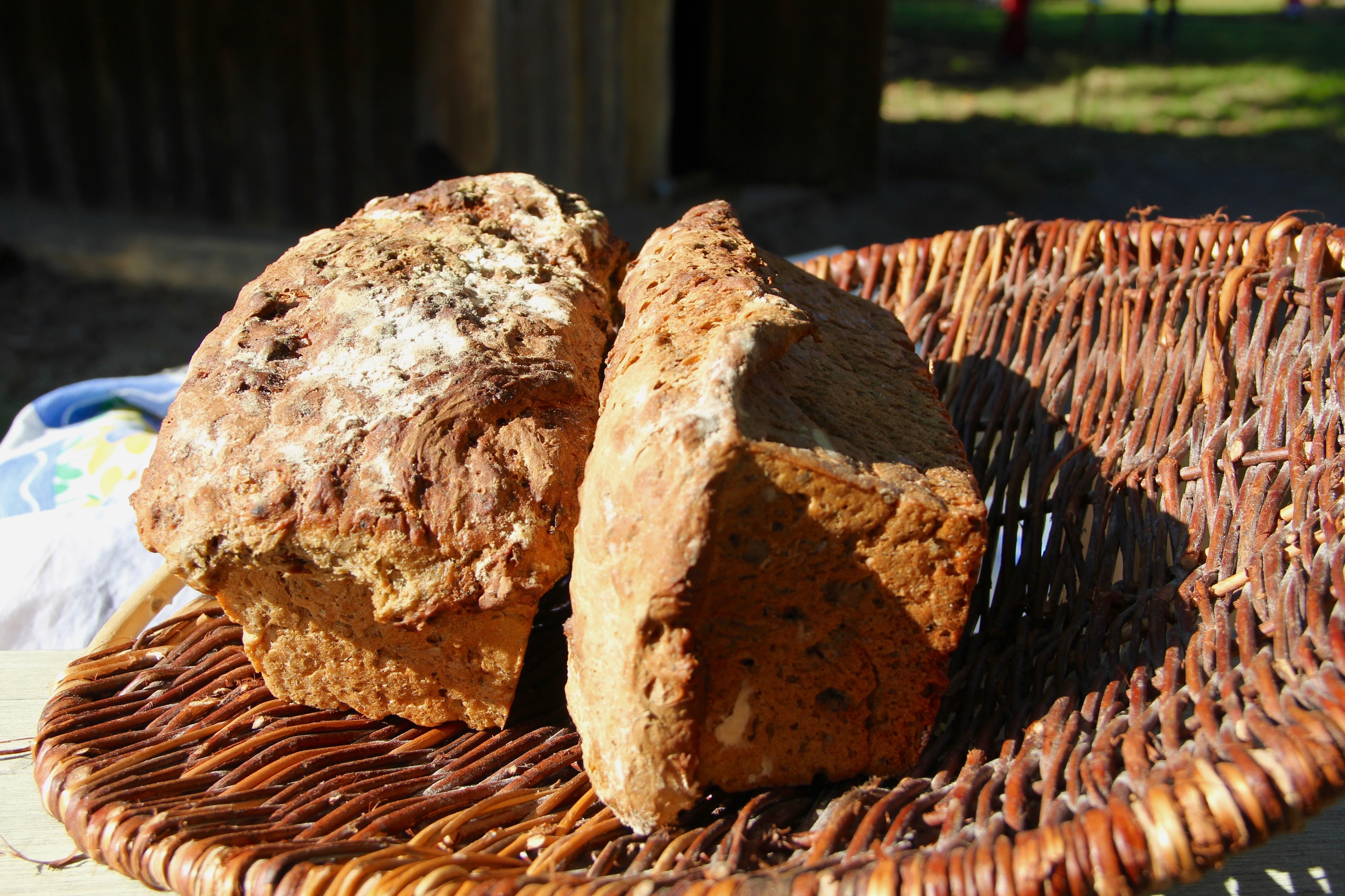 Копченый хлеб. Хлеб. Выпечка хлеба. Красивый хлеб. Ржаной хлеб.