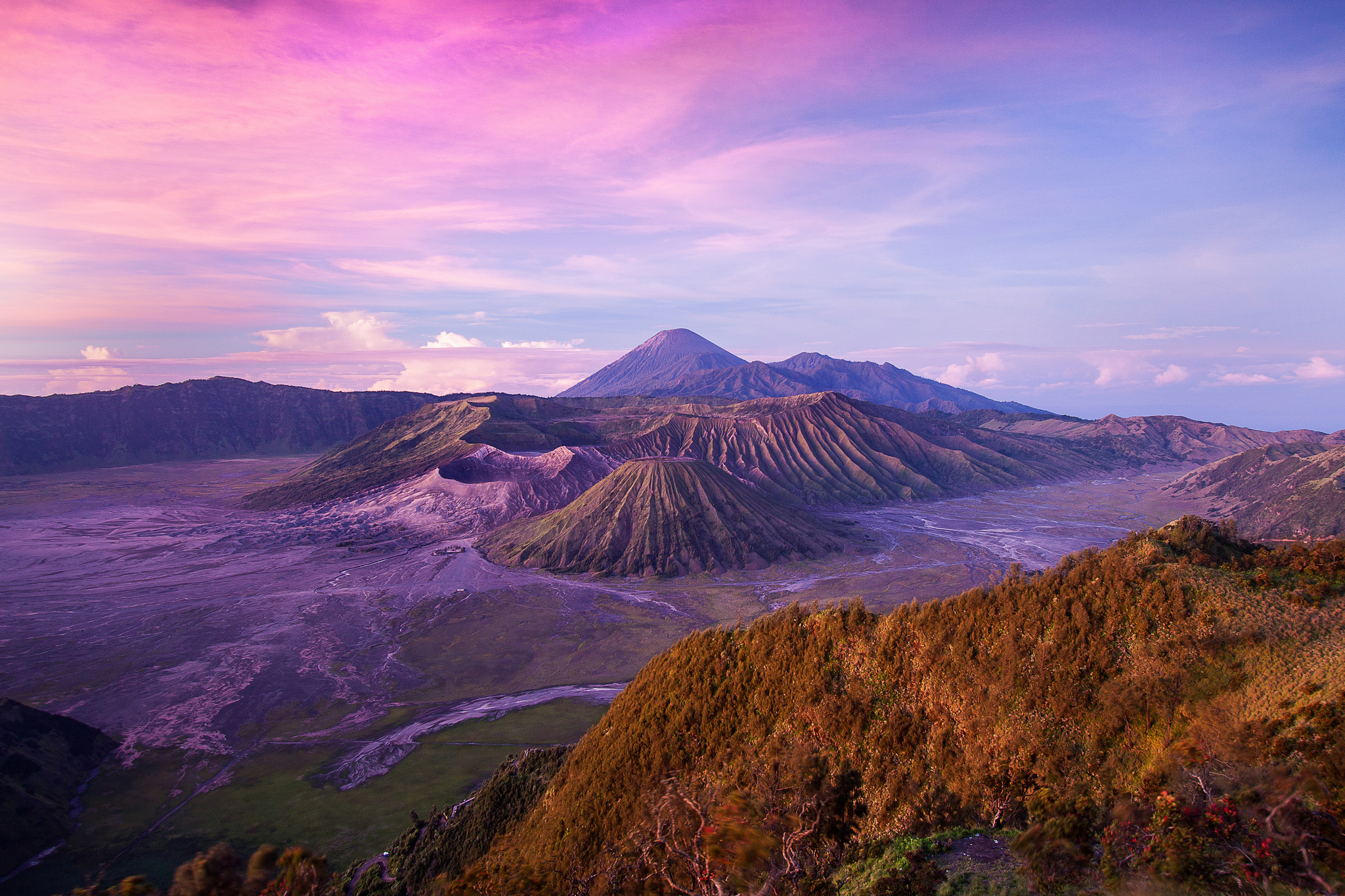 Обои горы, природа, пейзаж, вулкан, индонезия, ява, mountains, nature, landscape, the volcano, indonesia, java разрешение 2048x1365 Загрузить