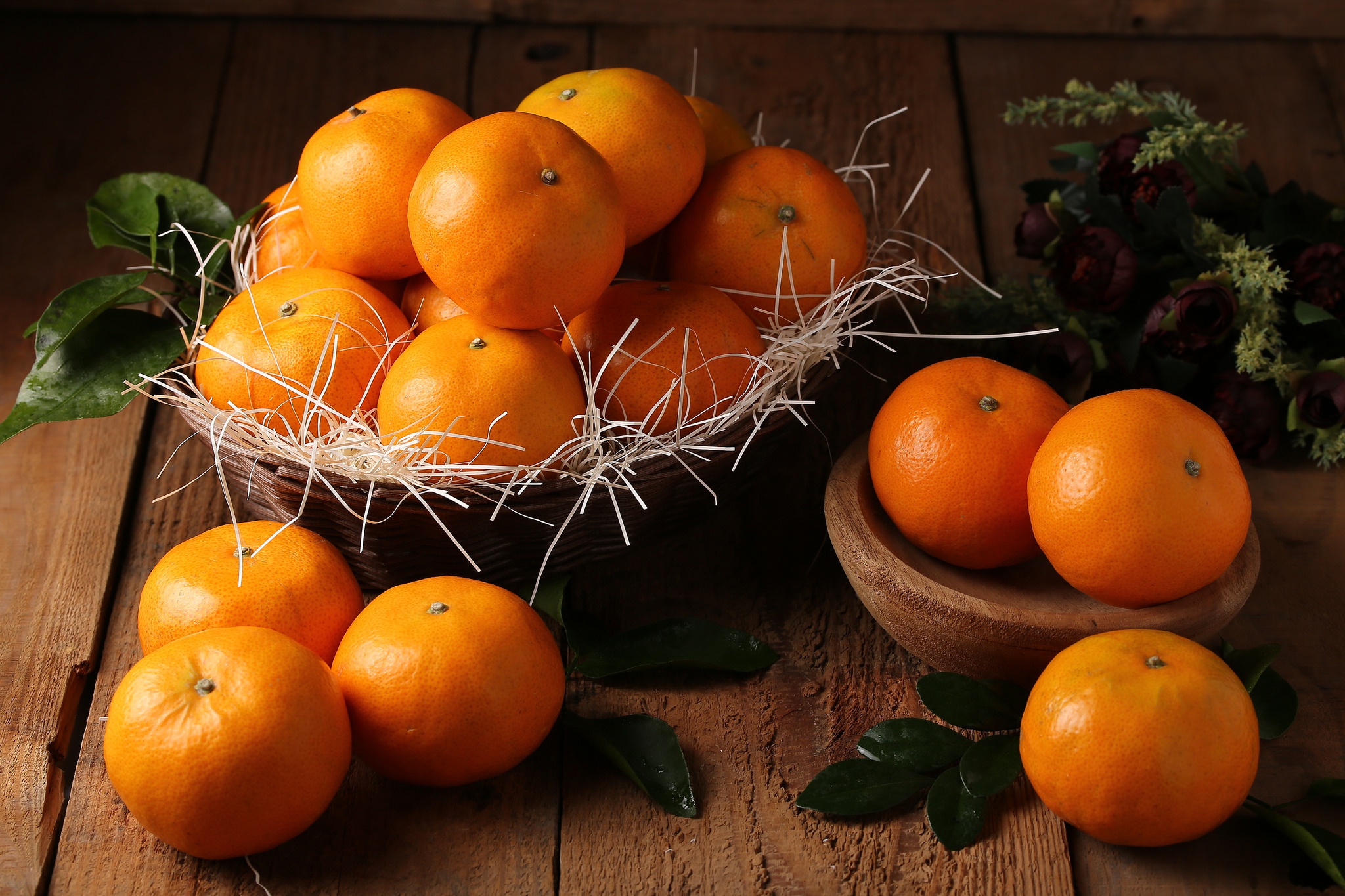 Мандарины польза и вред для здоровья. Мандарины Минеола. Андарини. Мандариновое настроение. Апельсины на столе.
