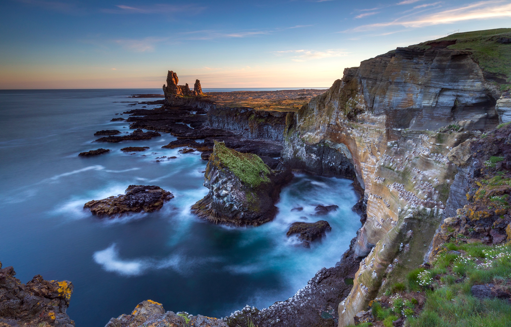 Обои небо, basalt cliffs, скалы, берег, море, побережье, обрыв, исландия, nagarajan kanna, лондрангар, landranger, the sky, rocks, shore, sea, coast, open, iceland разрешение 2048x1309 Загрузить