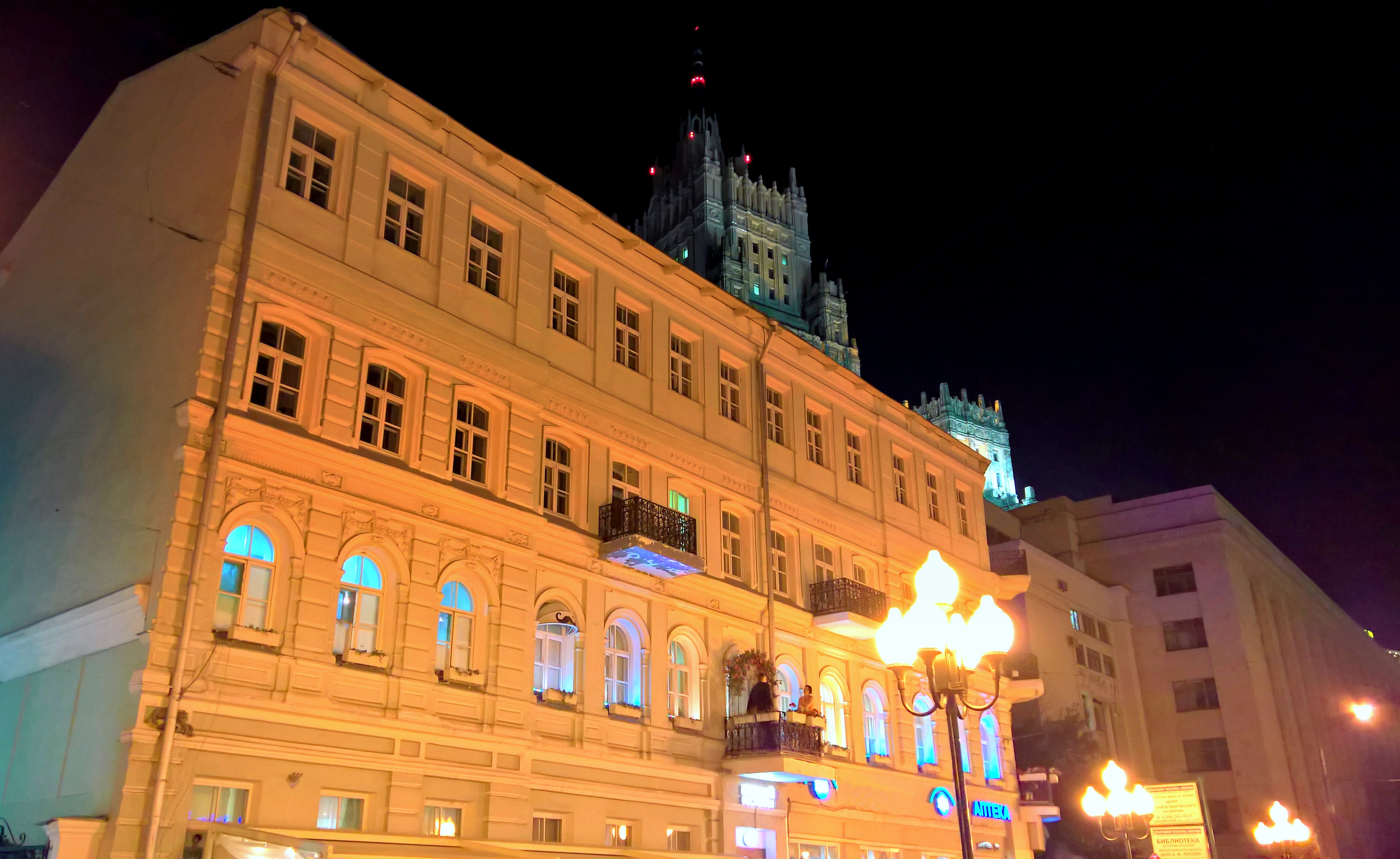 Moscow lighting. Улица Арбат в Москве. Москва Арбат МИД. Москва старый Арбат фонари. Арбат фото.