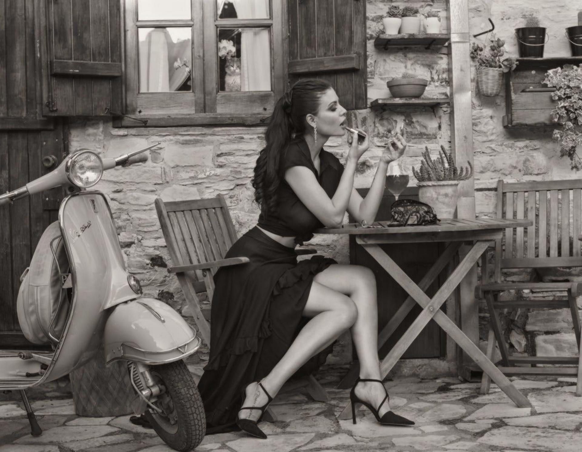Обои девушка, мотороллер, платье, david dubnitskiy, поза, чёрно-белое, модель, профиль, ножки, помада, girl, scooter, dress, pose, black and white, model, profile, legs, lipstick разрешение 1920x1492 Загрузить