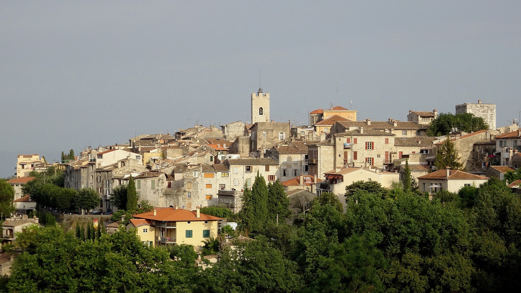 Обои башня, дома, франция, прованс, ванс, tower, home, france, provence, vance разрешение 2048x1152 Загрузить