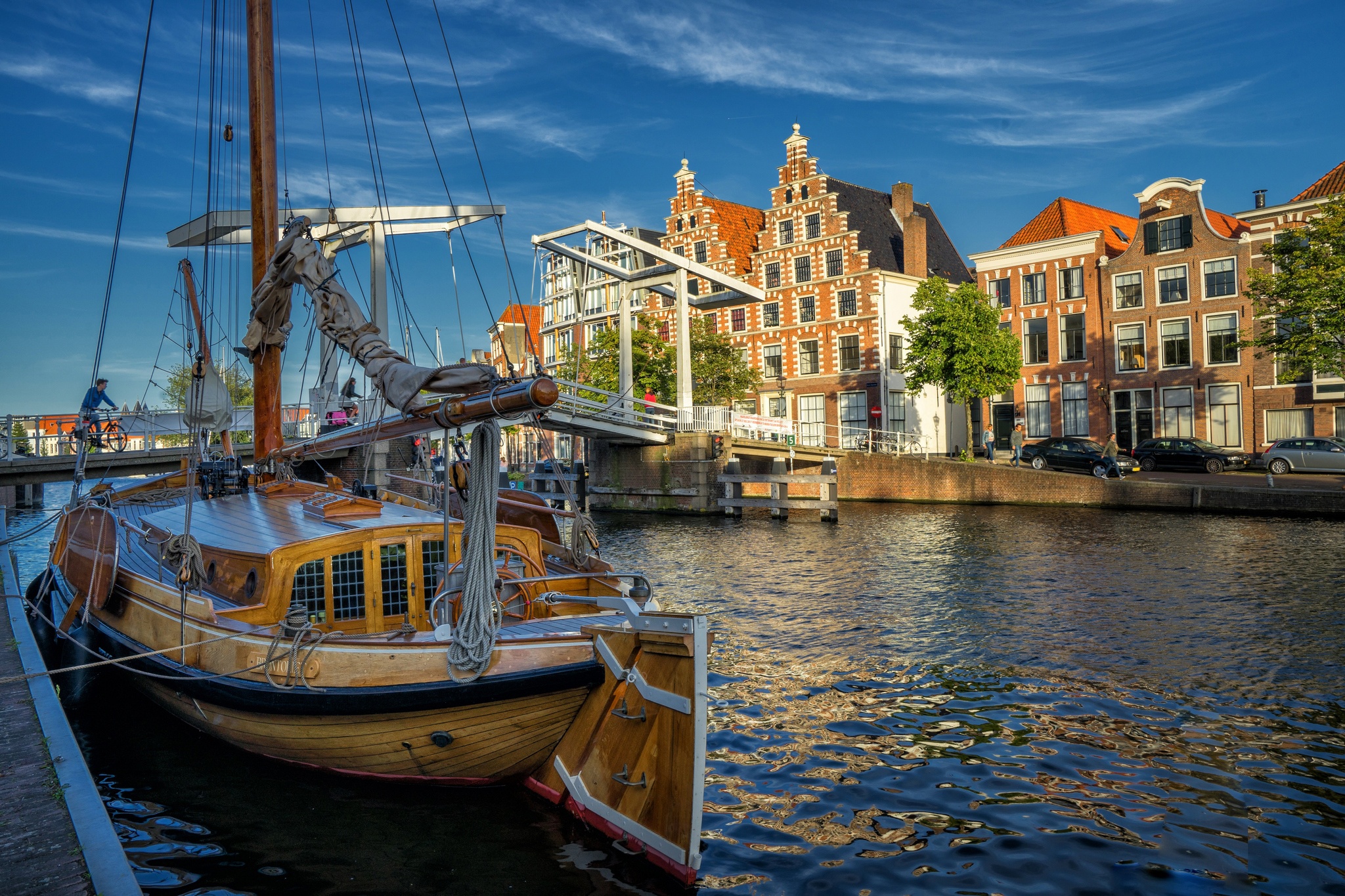 Обои река, харлем, мост, spaarne river, дома, яхта, здания, нидерланды, северная голландия, река спарне, river, haarlem, bridge, home, yacht, building, netherlands, north holland, the guy near the river разрешение 2048x1365 Загрузить