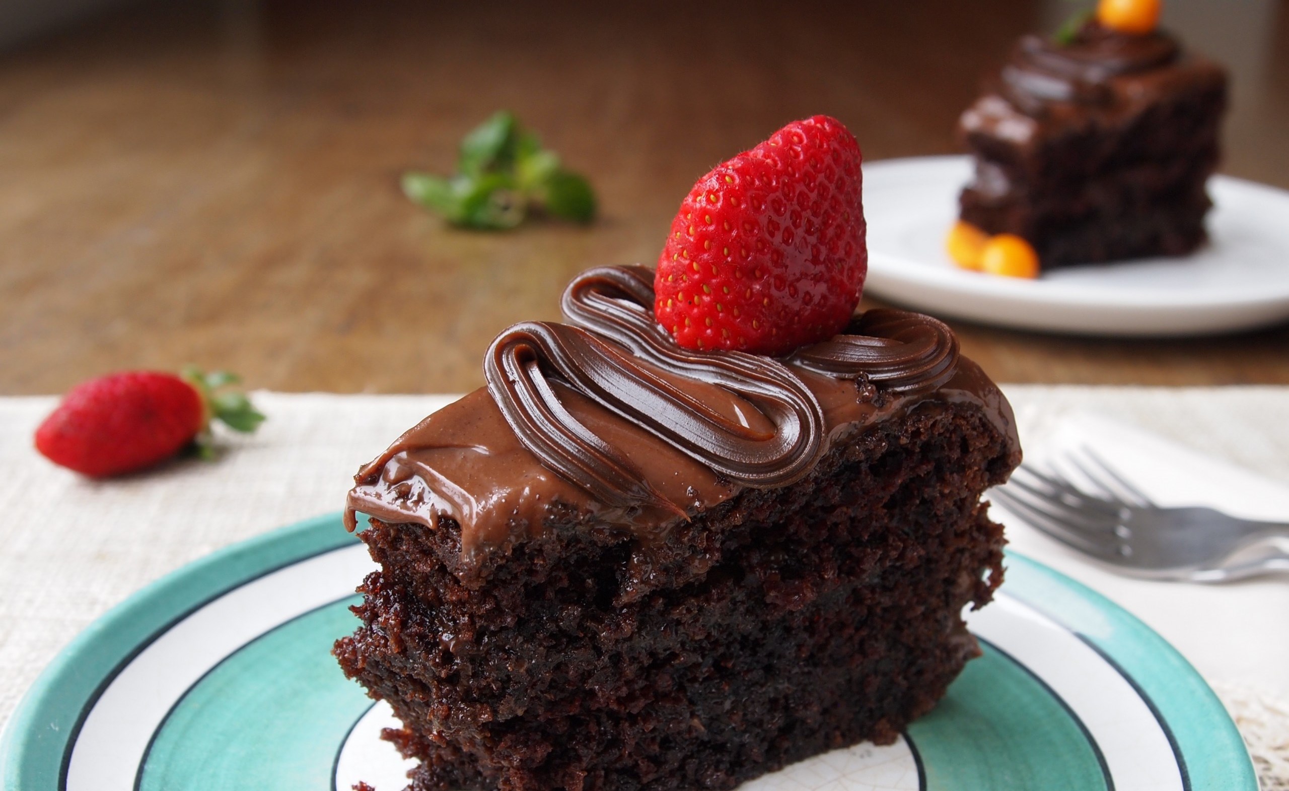 Обои клубника, шоколад, сладкое, торт, десерт, пирожное, кусок, strawberry, chocolate, sweet, cake, dessert, piece разрешение 2560x1570 Загрузить