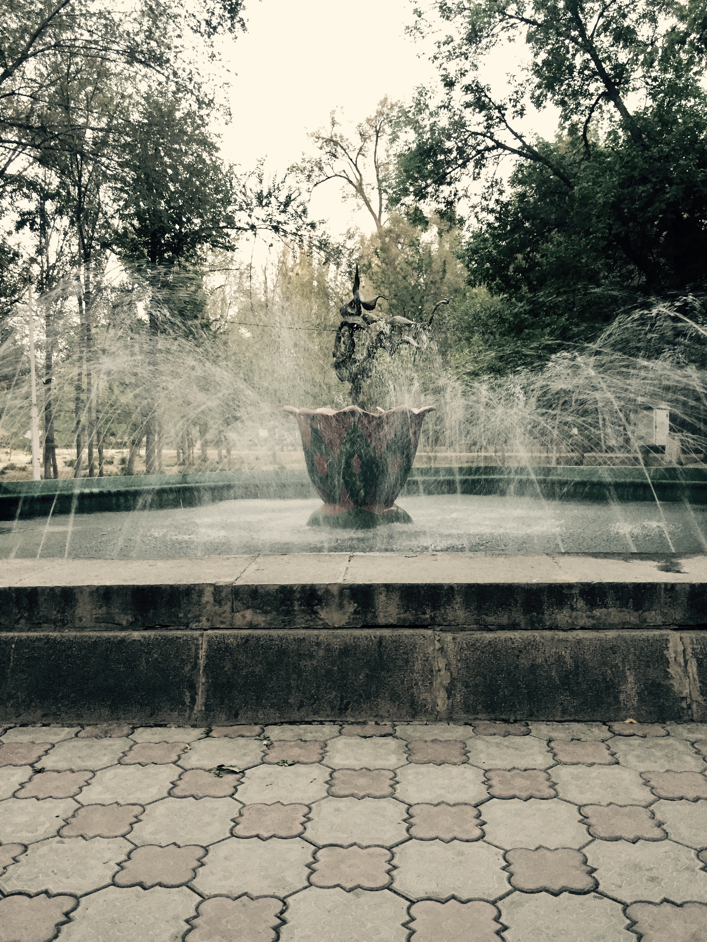 Обои городской фонтан, city fountain разрешение 2448x3264 Загрузить