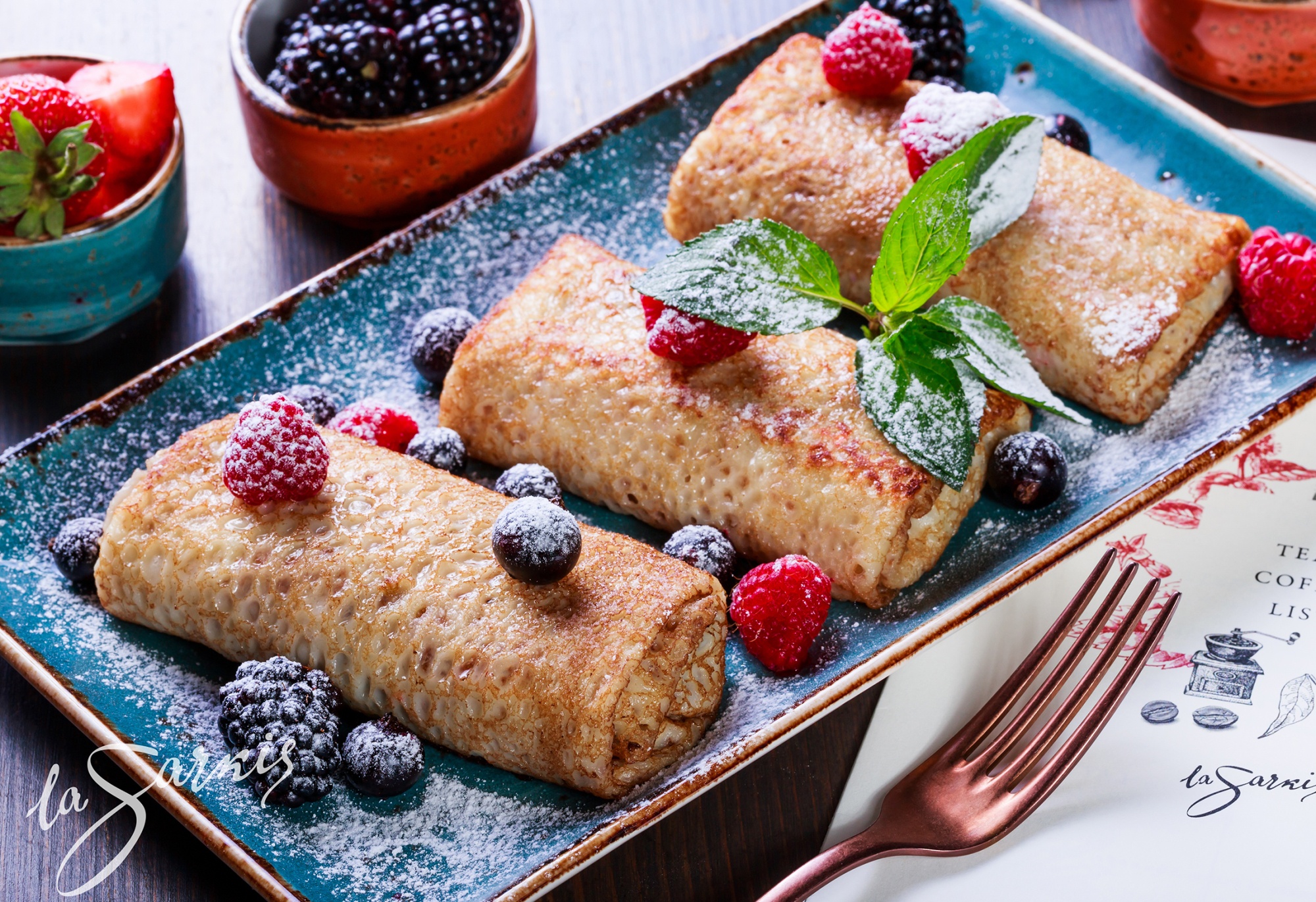 Обои мята, малина, ягоды, блины, ежевика, смородина, рулеты, mint, raspberry, berries, pancakes, blackberry, currants, rolls разрешение 2000x1371 Загрузить