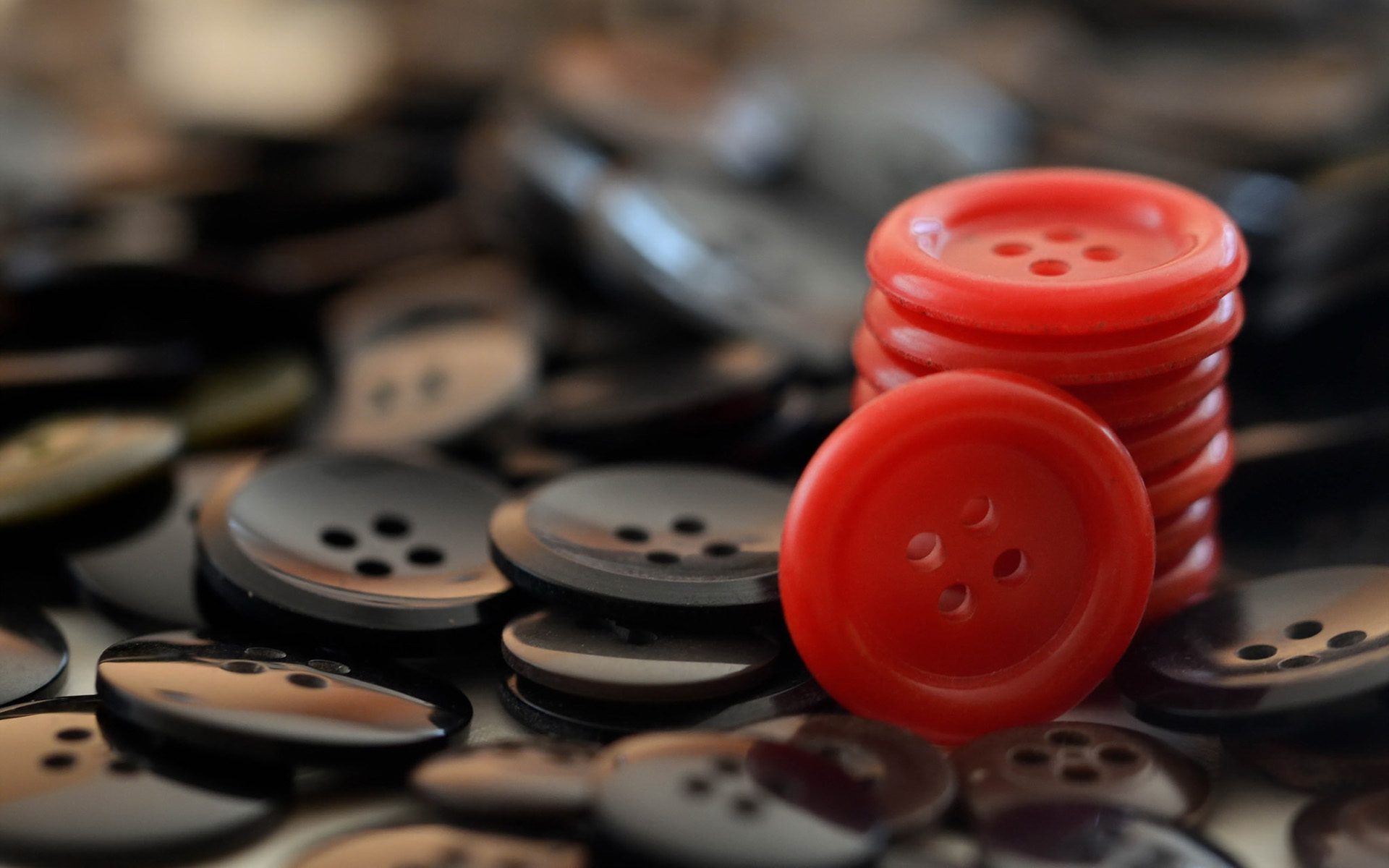 Обои красные, чёрные, пуговицы, пуговица, пуговки, red, black, buttons, button разрешение 1920x1200 Загрузить