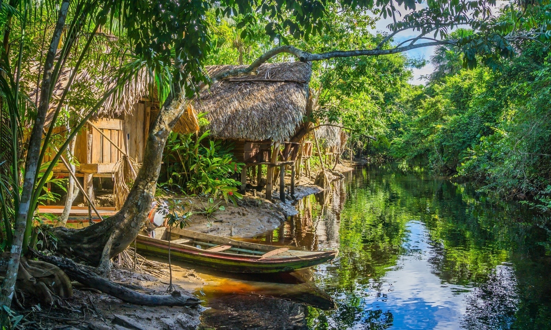 Обои река, лодка, дом, джунгли, хижина, венесуэла, ориноко, river, boat, house, jungle, hut, venezuela, orinoco разрешение 1920x1150 Загрузить