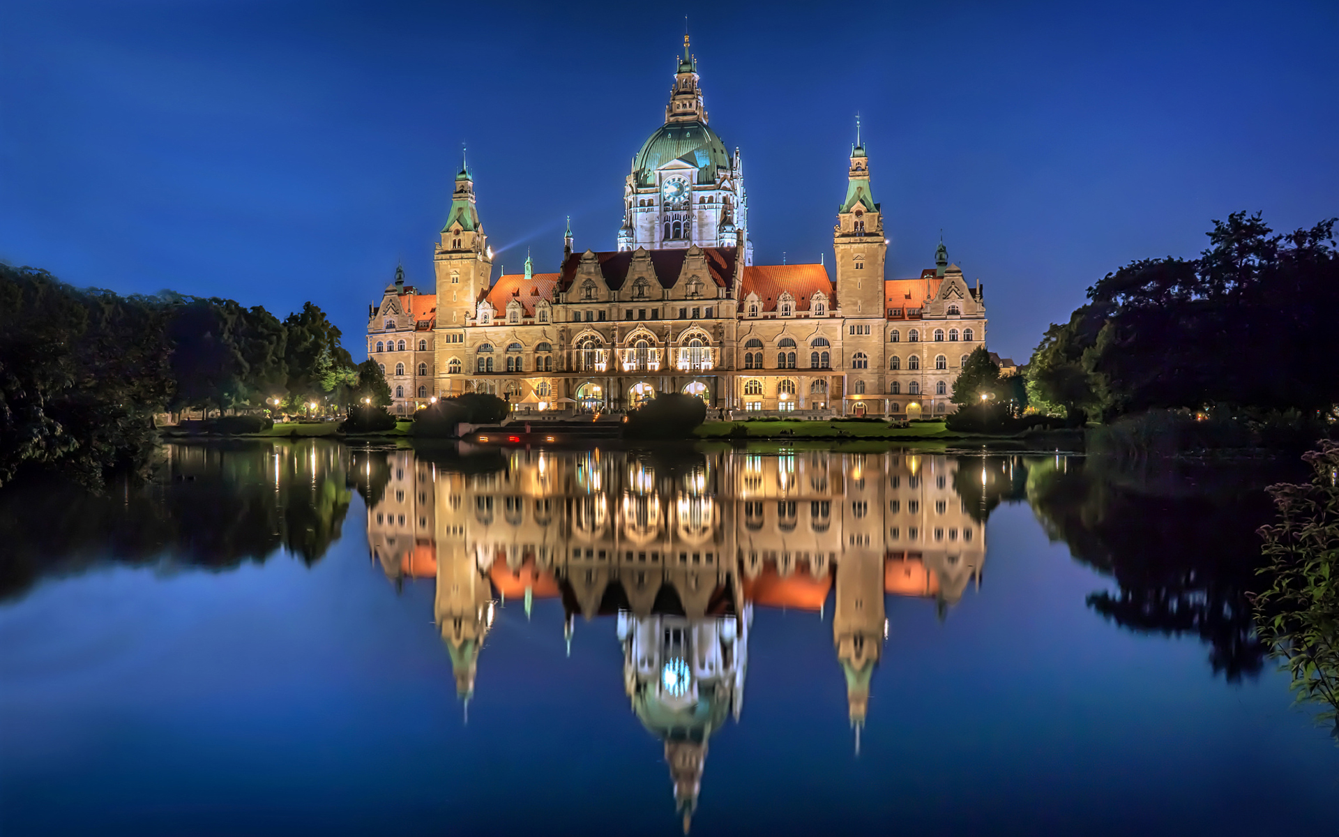 Обои ночь, огни, отражение, дворец, германия, ганновер, night, lights, reflection, palace, germany, hanover разрешение 1920x1200 Загрузить