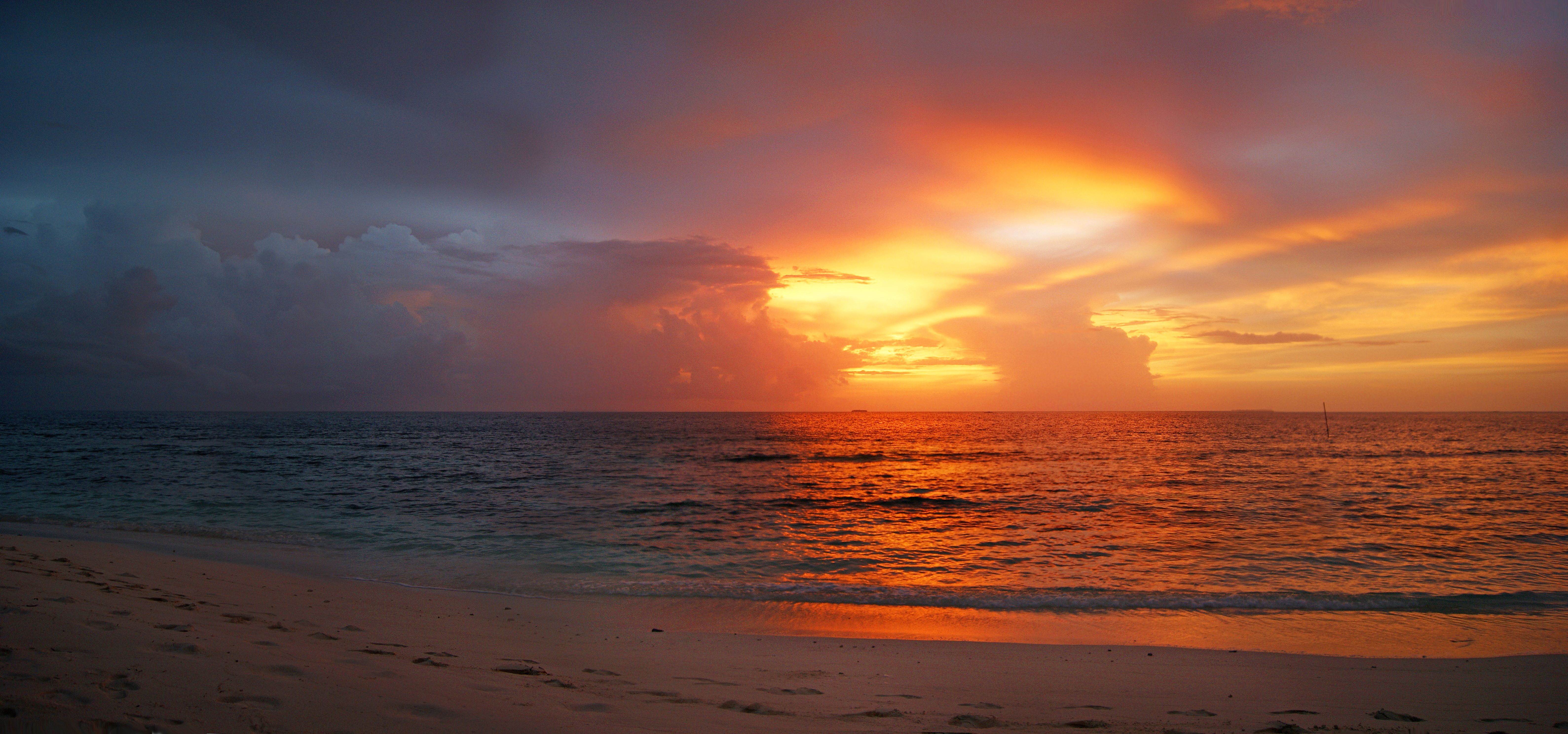 Обои небо, облака, закат, море, пляж, горизонт, 13, the sky, clouds, sunset, sea, beach, horizon разрешение 6356x2976 Загрузить