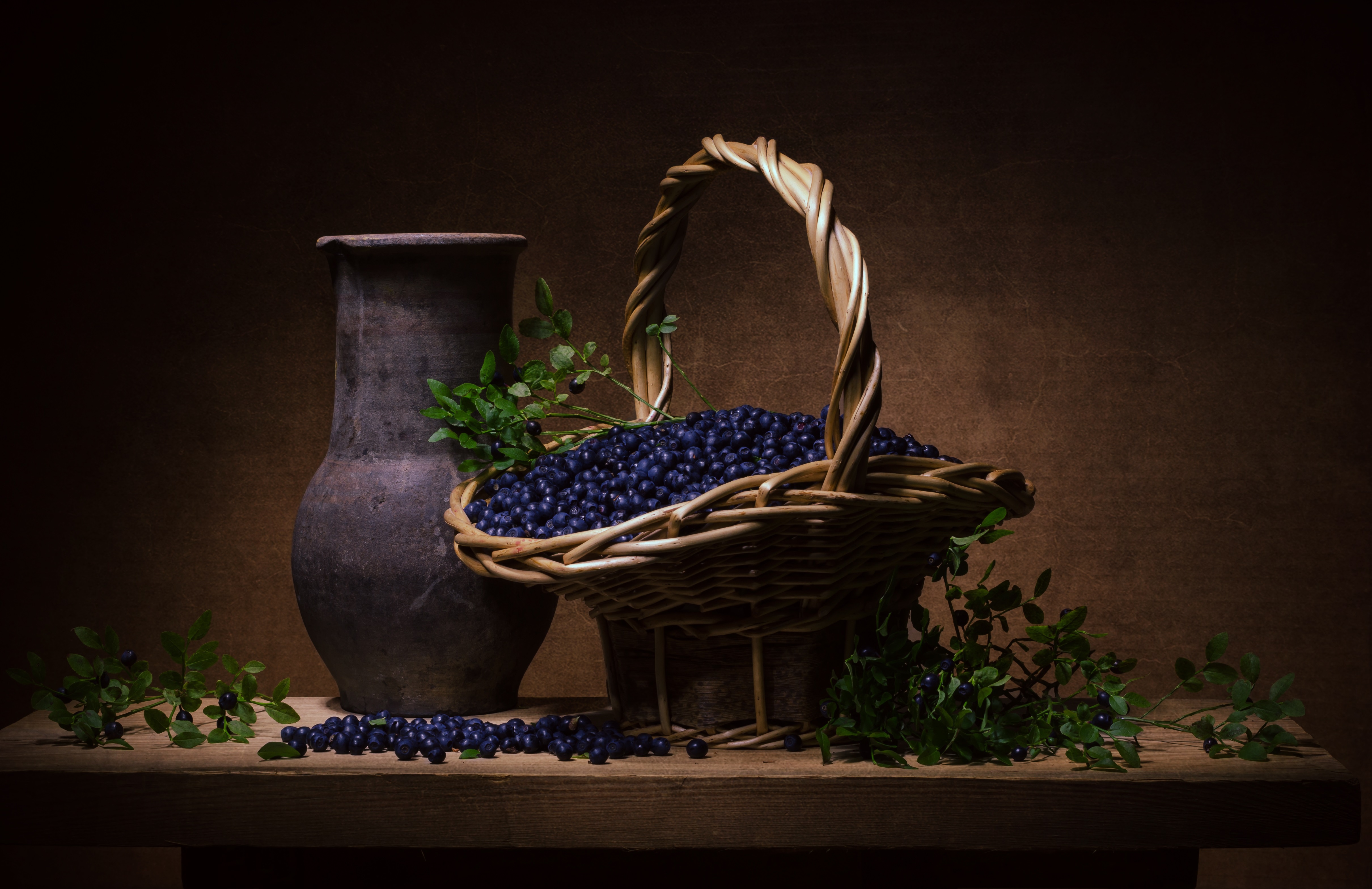 Обои зелень, ягода, корзина, черника, ваза, натюрморт, greens, berry, basket, blueberries, vase, still life разрешение 4840x3136 Загрузить