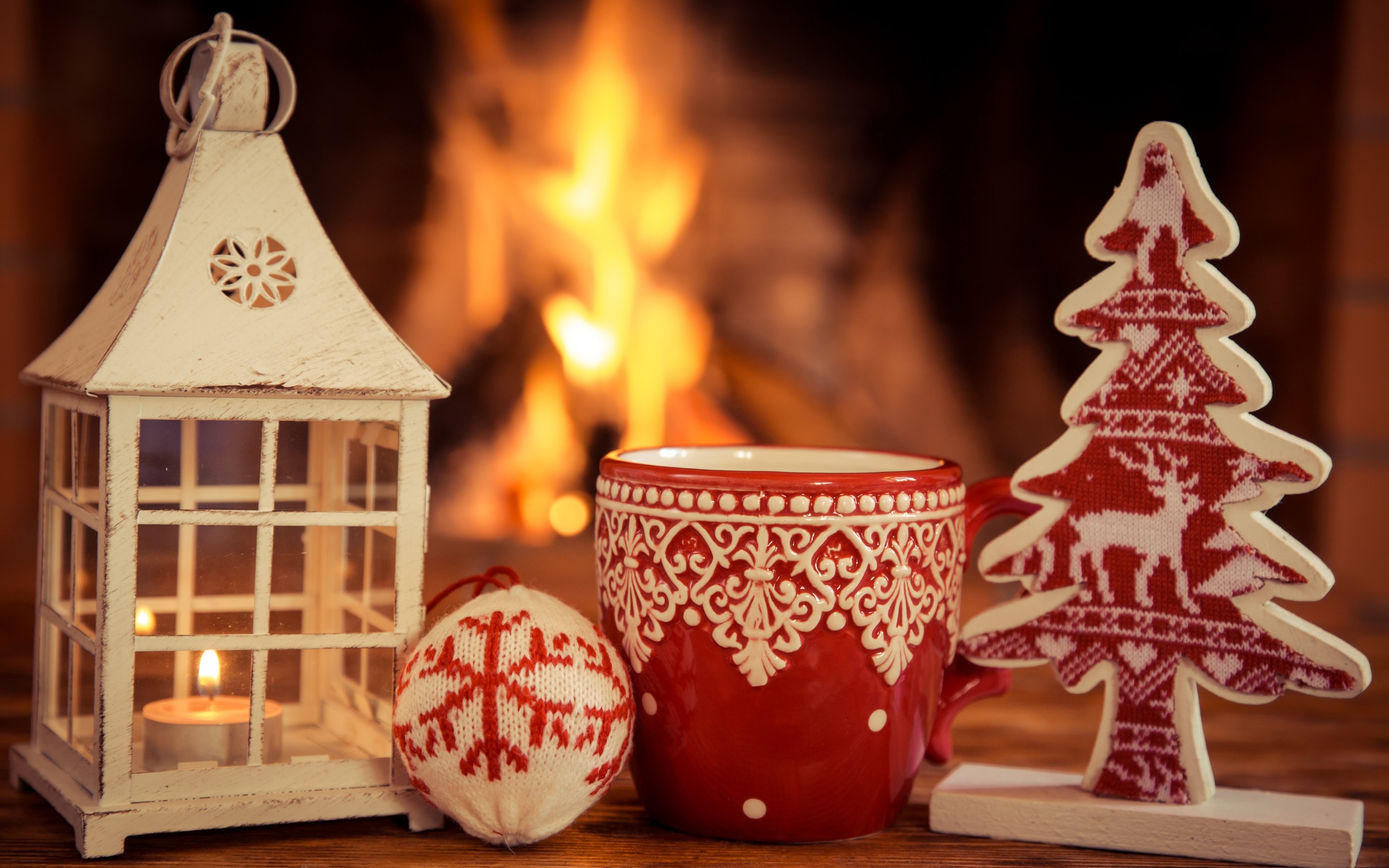 Обои новый год, елка, огонь, фонарь, кружка, камин, рождество, new year, tree, fire, lantern, mug, fireplace, christmas разрешение 2880x1800 Загрузить