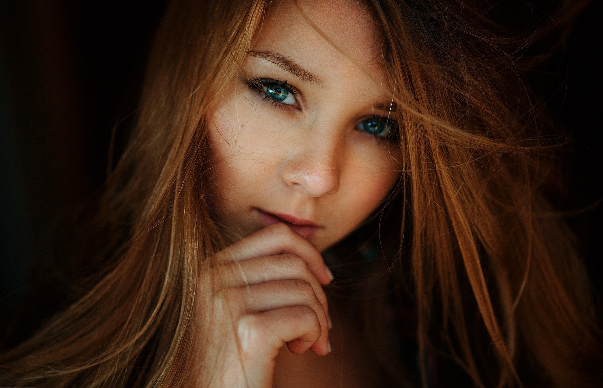 Обои девушка, модель, лицо, голубые глаза, рыжеволосая, evgeny freyer, girl, model, face, blue eyes, redhead разрешение 1920x1235 Загрузить