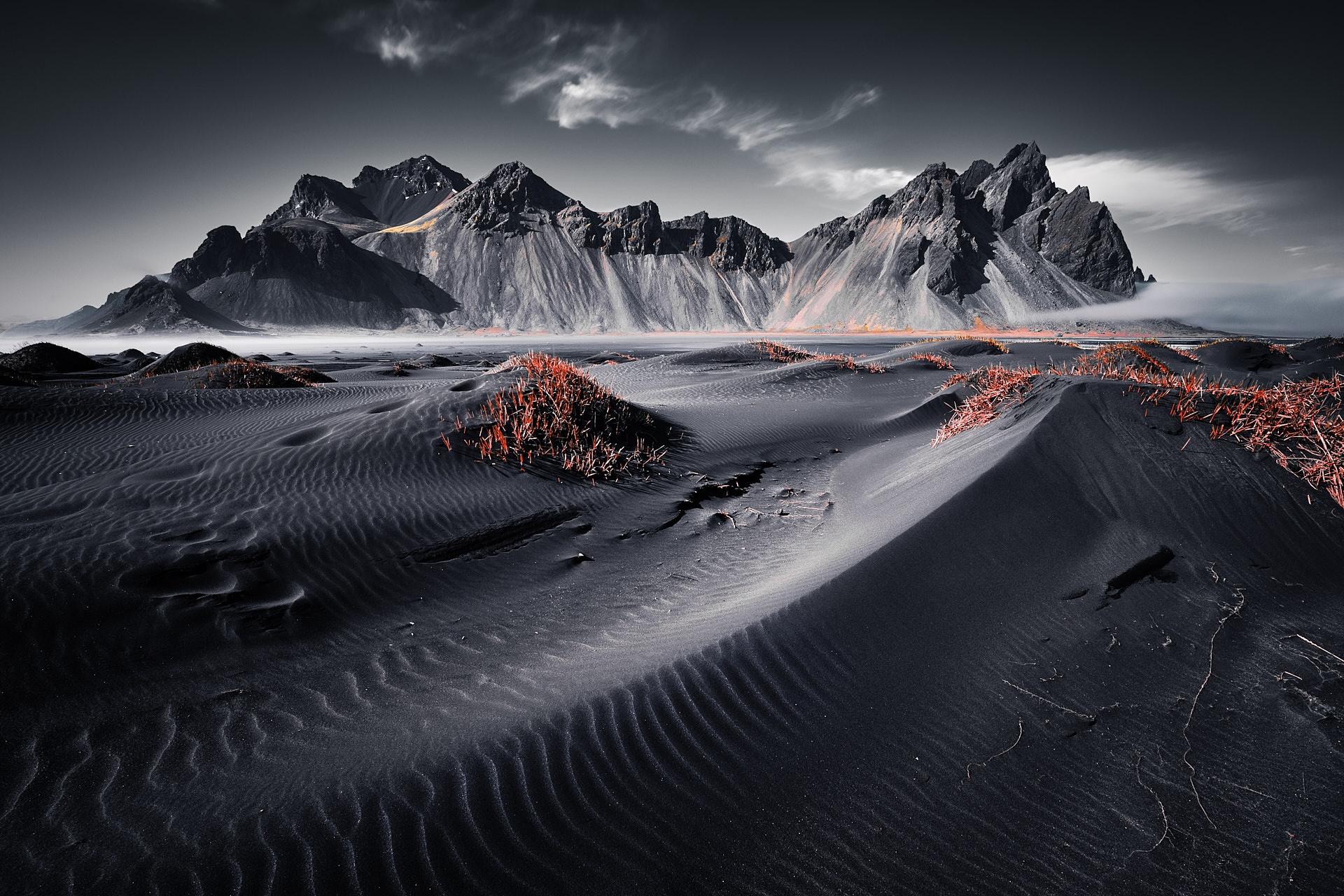 Обои горы, исландия, чёрный песок, vestrahorn islande, вулканический песок, mountains, iceland, black sand, volcanic sand разрешение 1920x1280 Загрузить