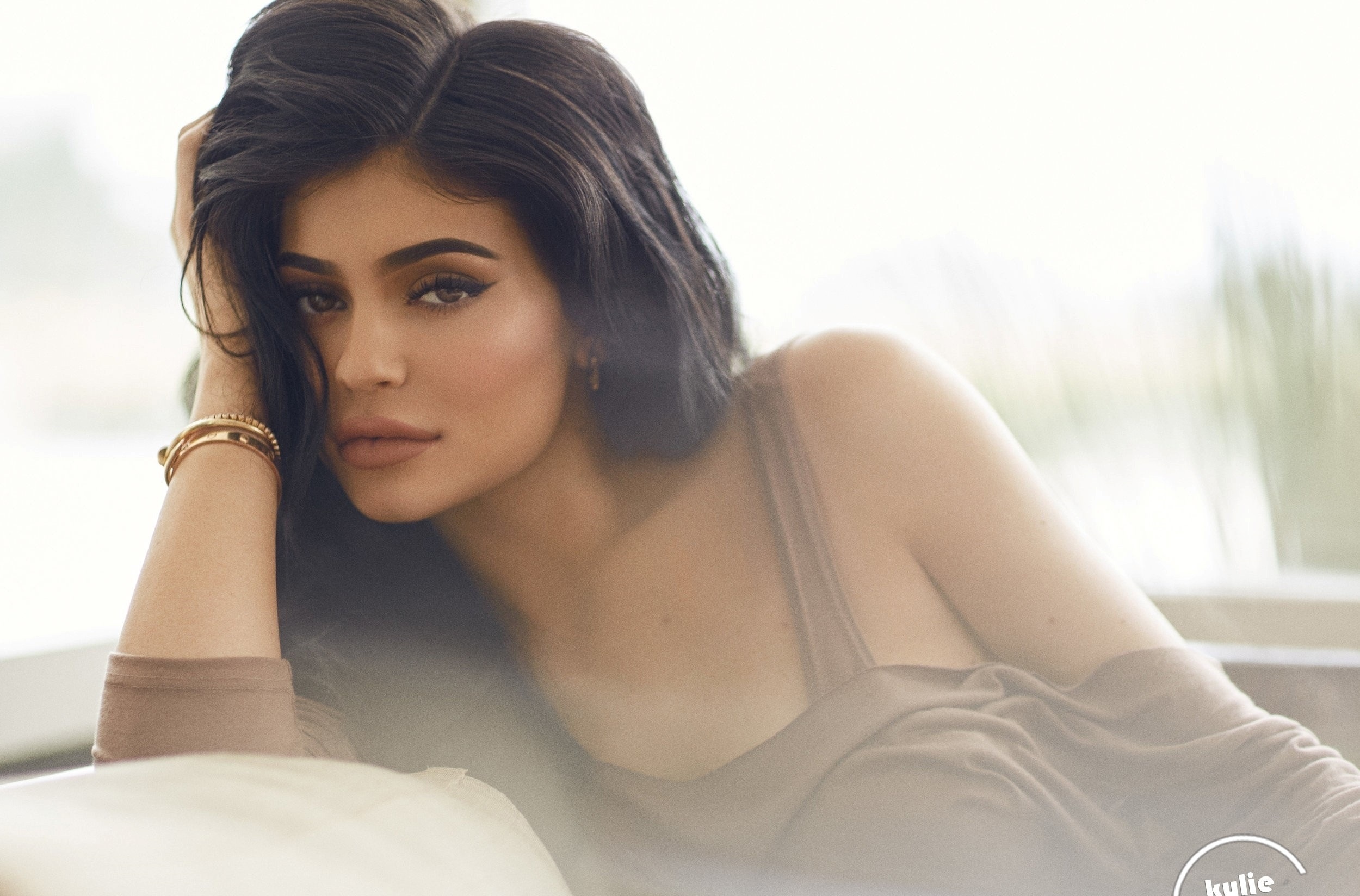 Скачать обои взгляд, кайли дженнер, look, kylie jenner разрешение 2500x1648  #208504