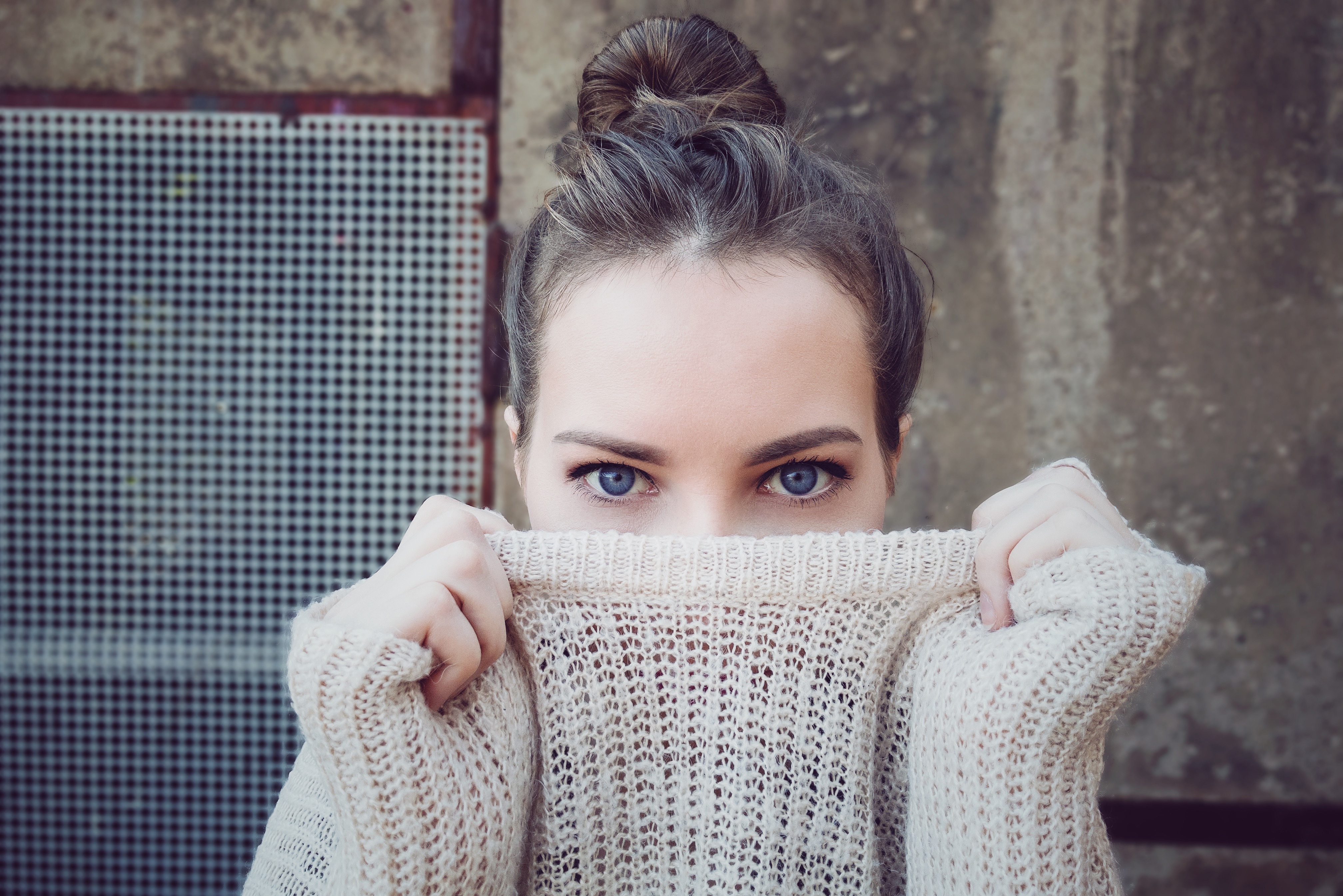 Обои девушка, портрет, взгляд, модель, лицо, свитер, голубоглазая, girl, portrait, look, model, face, sweater, blue-eyed разрешение 4032x2691 Загрузить