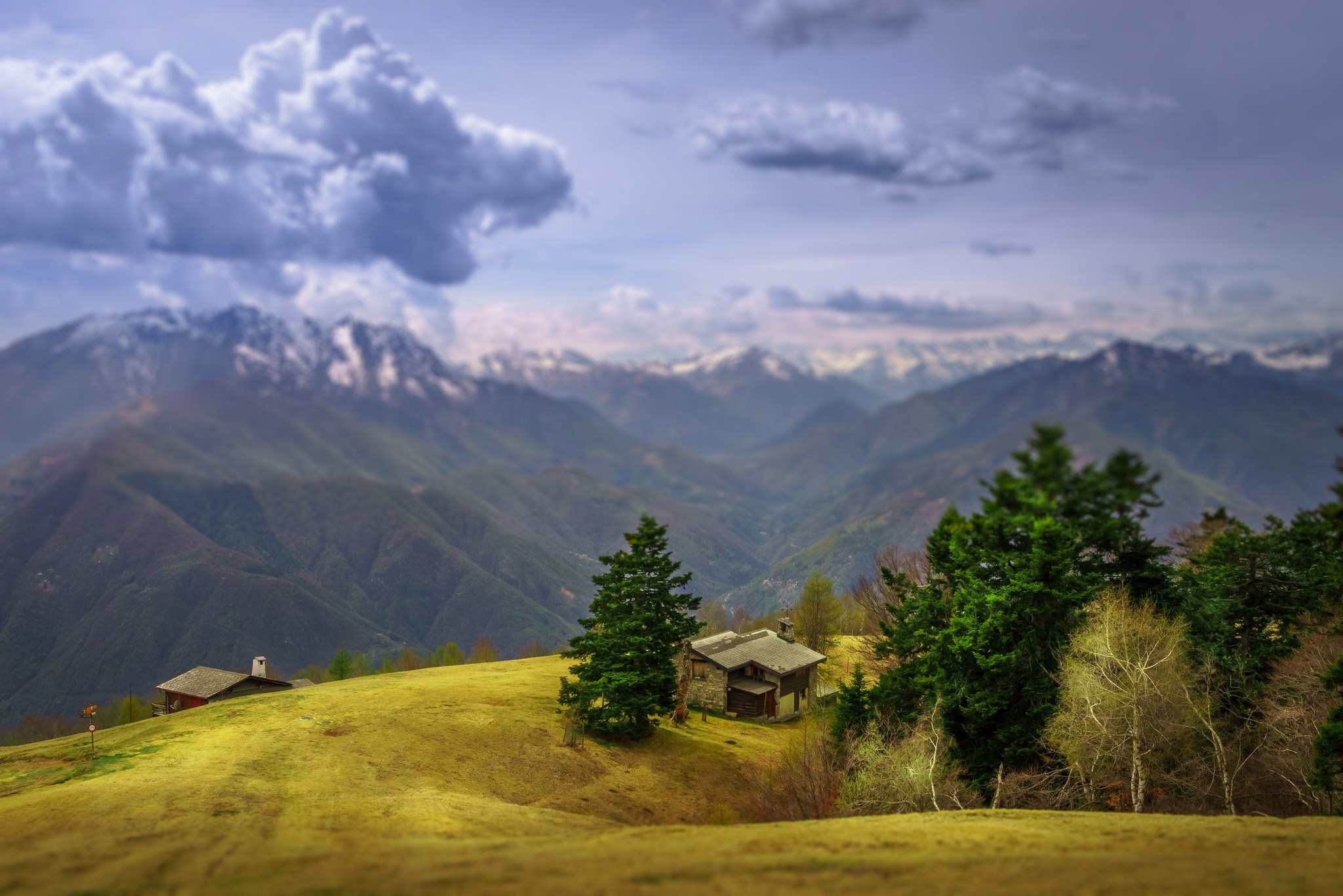 Обои небо, облака, деревья, горы, домики, швейцария, the sky, clouds, trees, mountains, houses, switzerland разрешение 2048x1367 Загрузить