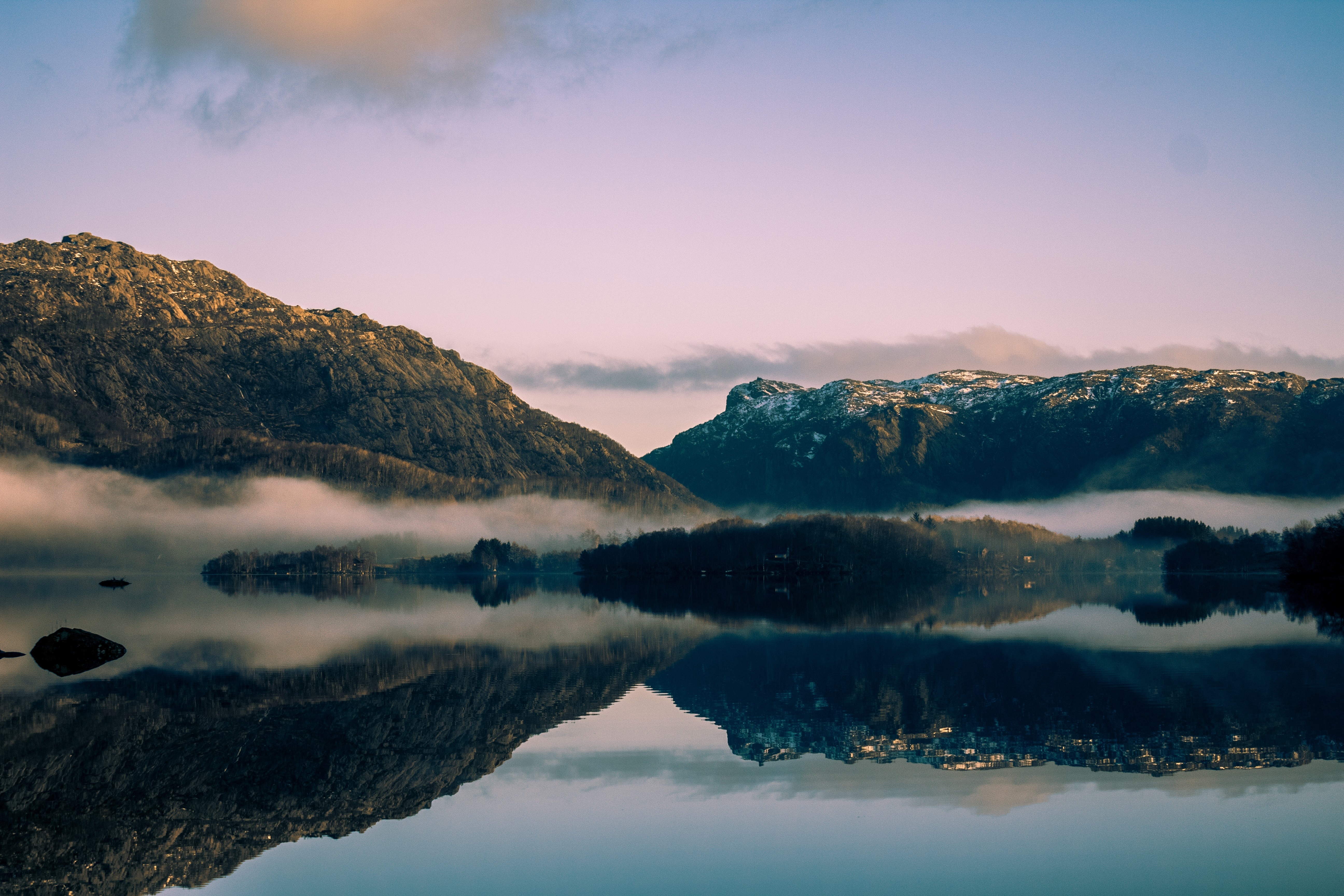 Обои небо, облака, озеро, горы, солнце, туман, норвегия, the sky, clouds, lake, mountains, the sun, fog, norway разрешение 5184x3456 Загрузить