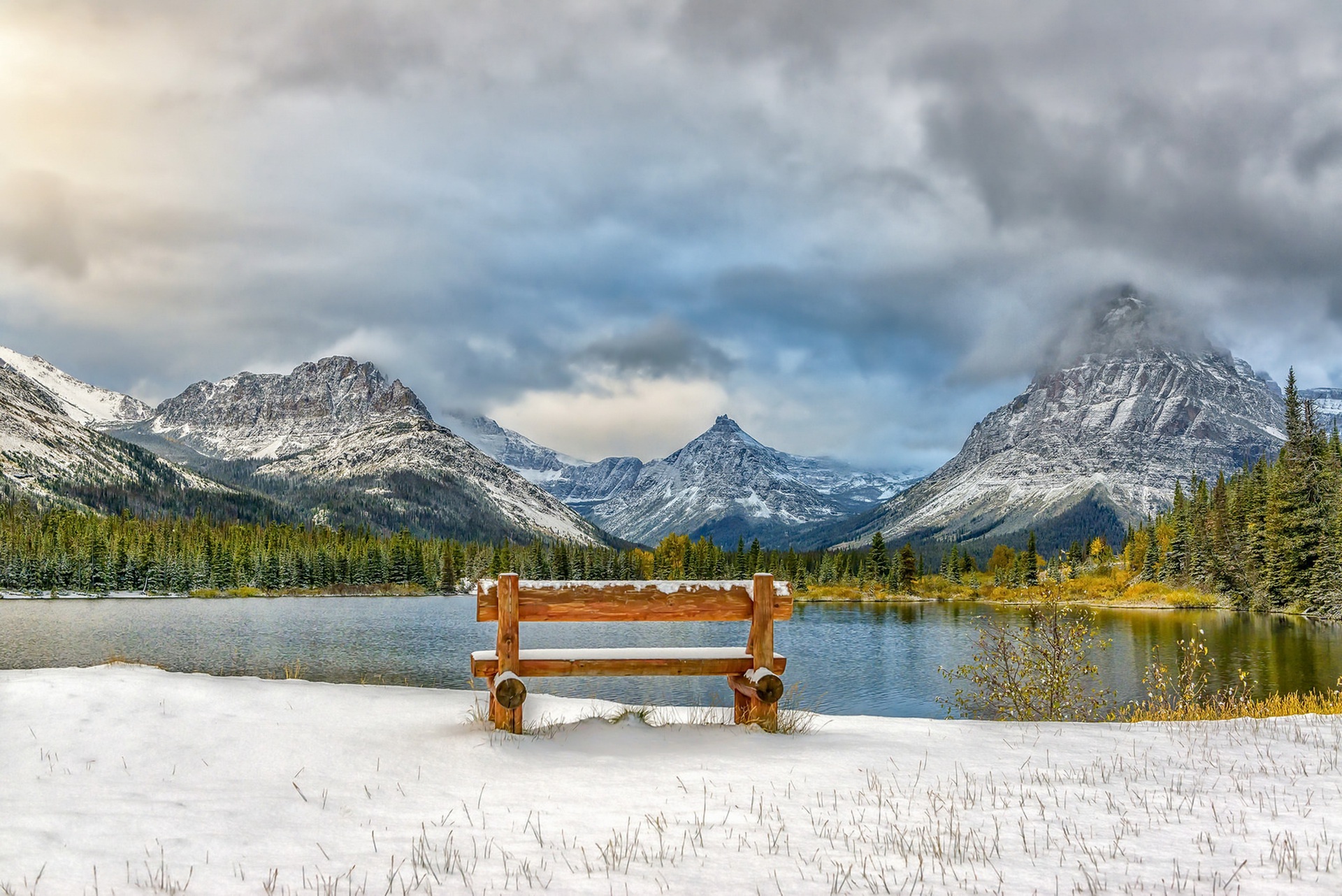 Обои небо, облака, деревья, озеро, горы, скамья, the sky, clouds, trees, lake, mountains, bench разрешение 1920x1282 Загрузить