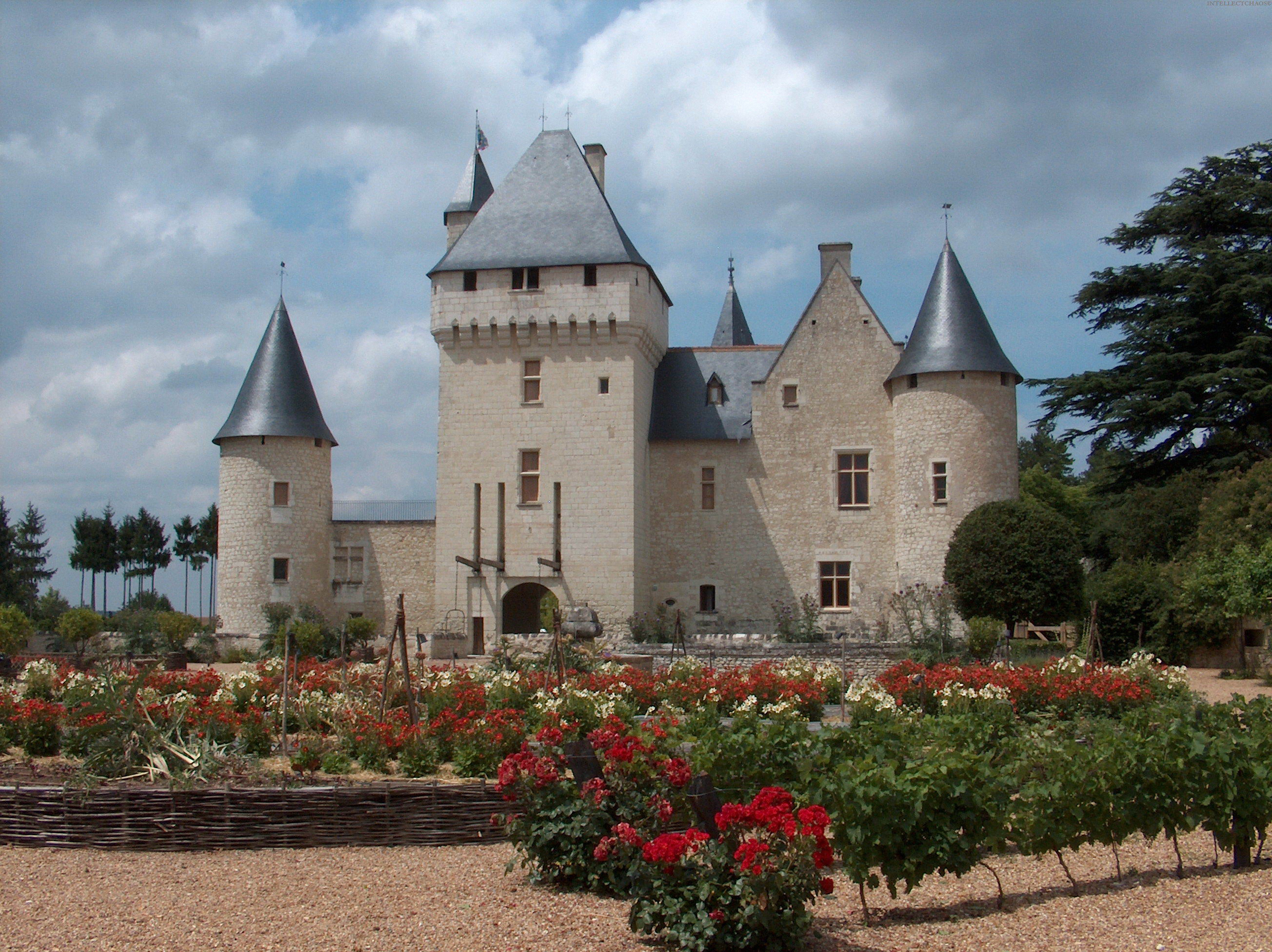 Обои цветы, замок, архитектура, здание, франция, замок риво, château du rivau, flowers, castle, architecture, the building, france разрешение 3678x2753 Загрузить