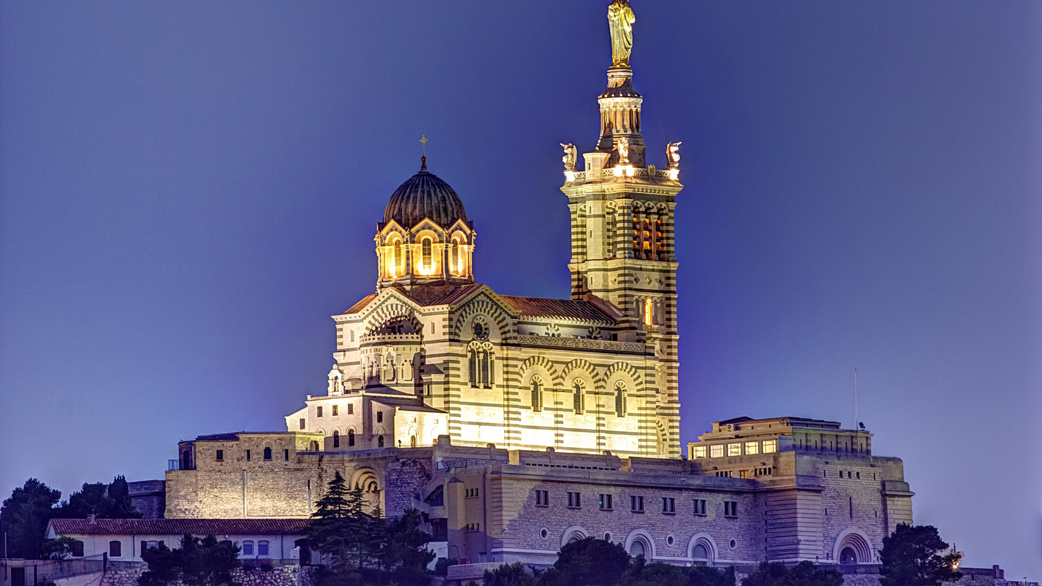 Обои франция, марсель, базилика, нотр-дам-де-ла-гард, france, marseille, basilica, notre-dame-de-la-garde разрешение 2112x1188 Загрузить