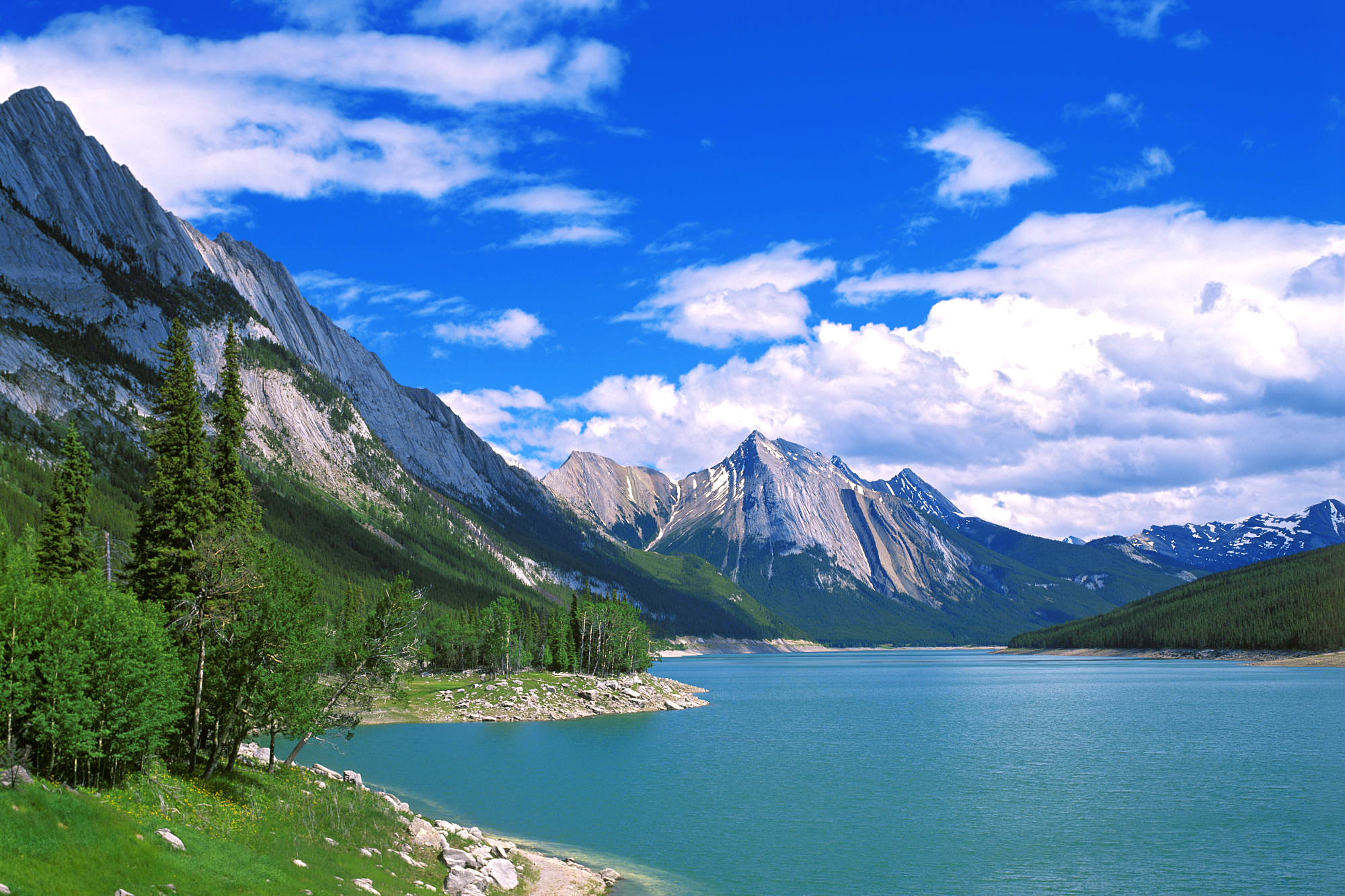 Обои озеро, горы, лес, lake, mountains, forest разрешение 2000x1333 Загрузить