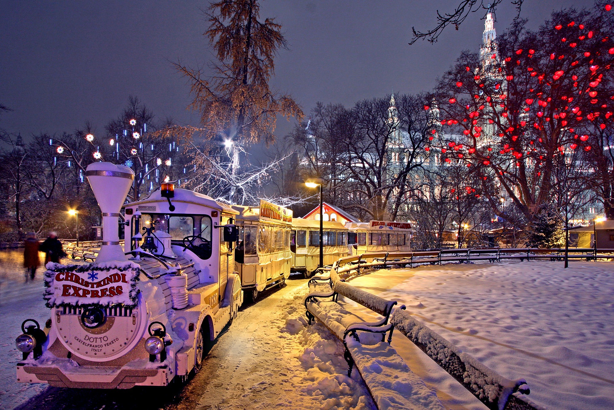 Обои ночь, зима, рынок, фото, парк, рождество, вена, night, winter, market, photo, park, christmas, vienna разрешение 2000x1336 Загрузить