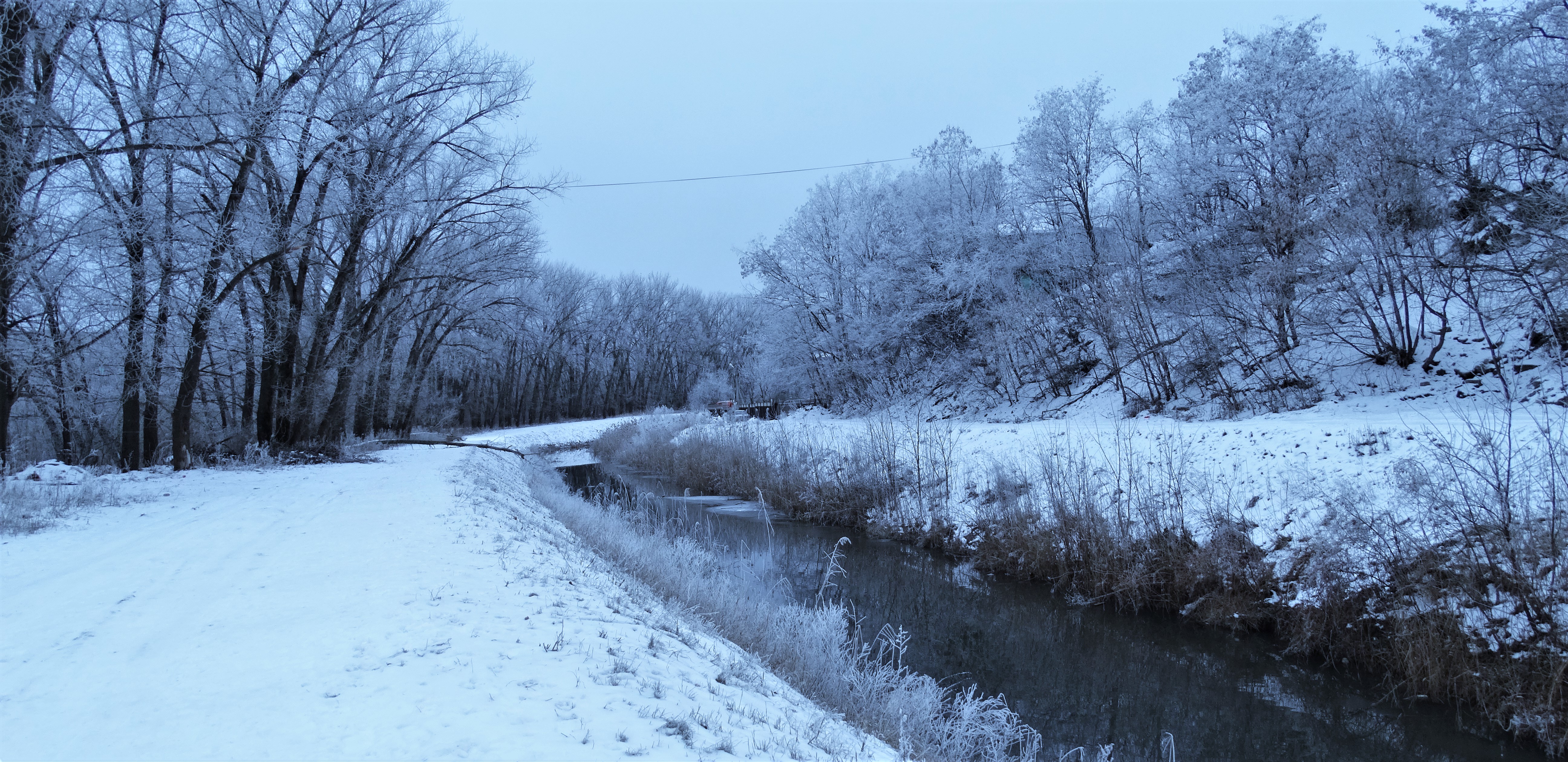 Обои снег, зима, иней, речка, snow, winter, frost, river разрешение 5184x2520 Загрузить