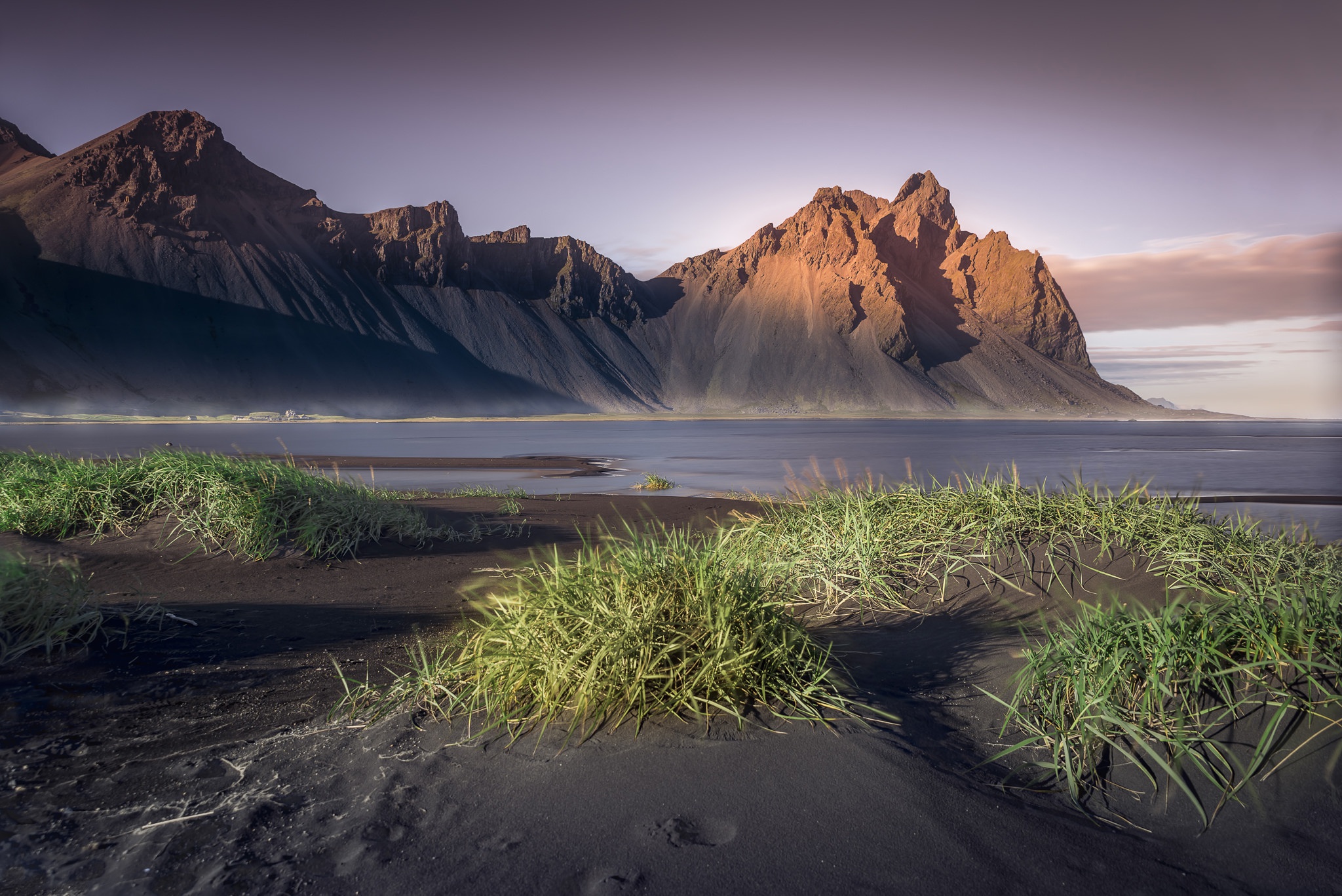 Обои трава, горы, море, побережье, даль, исландия, grass, mountains, sea, coast, dal, iceland разрешение 2048x1367 Загрузить