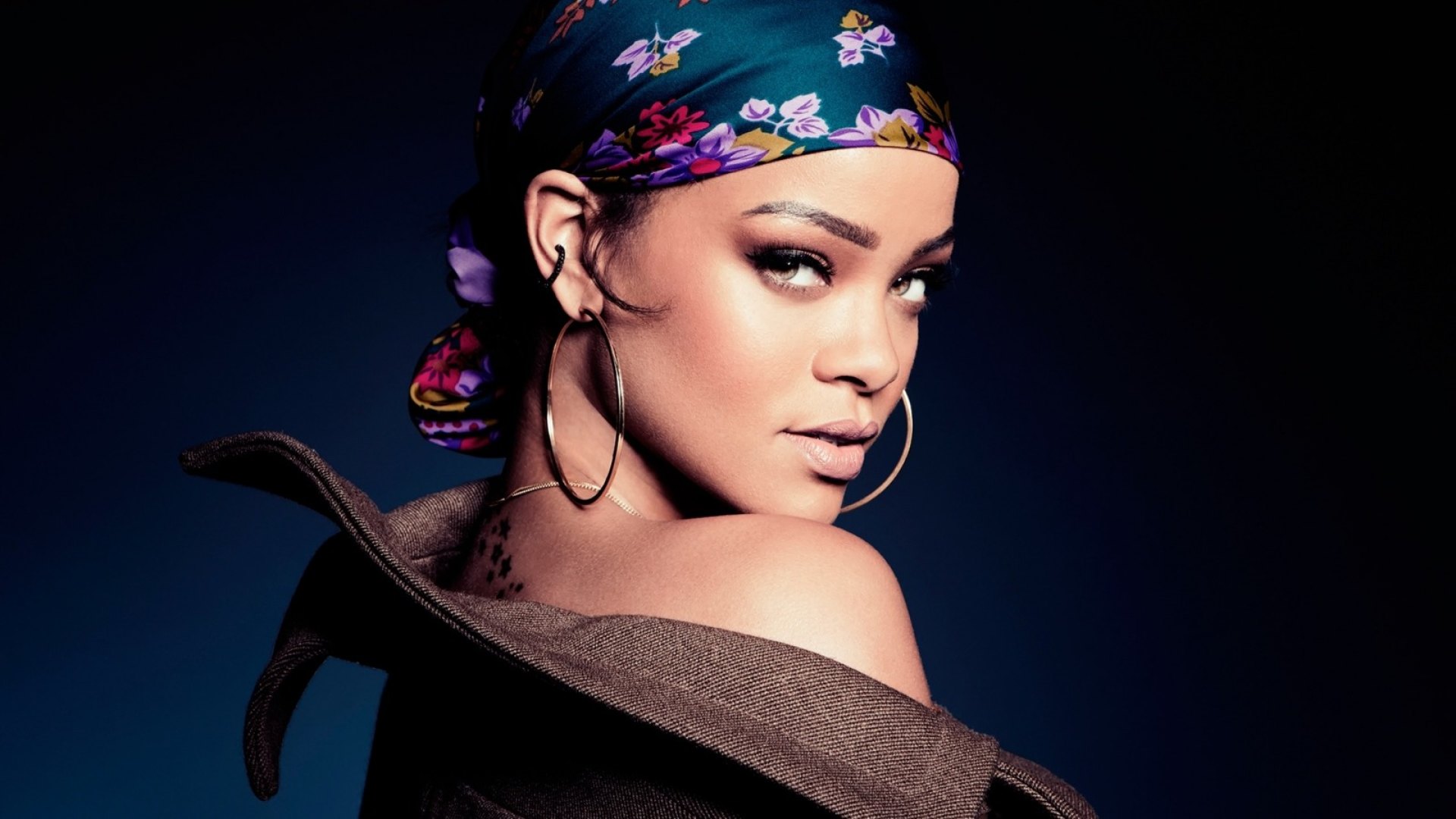 Обои девушка, портрет, взгляд, губы, лицо, певица, рианна, girl, portrait, look, lips, face, singer, rihanna разрешение 1920x1080 Загрузить